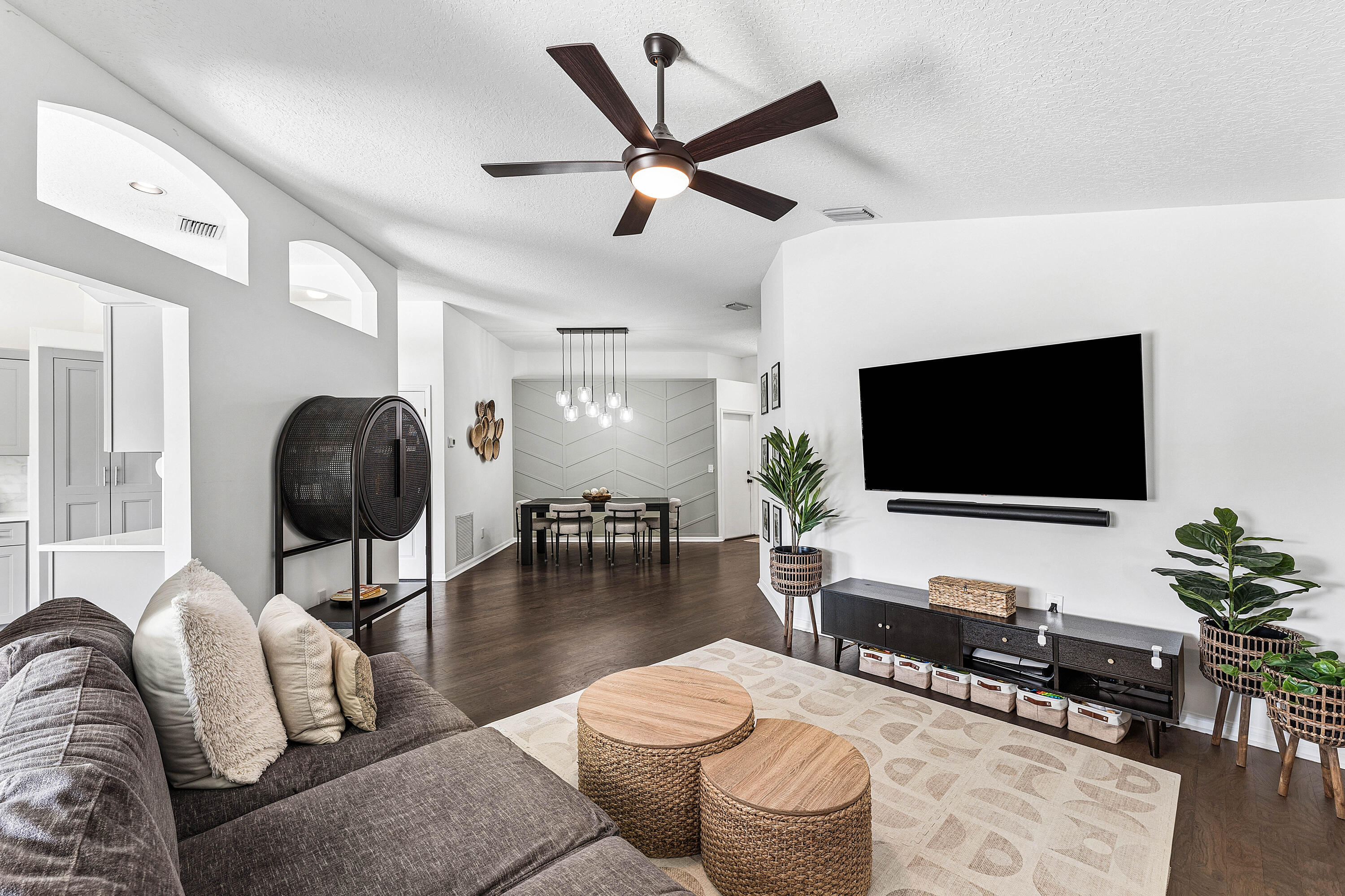 583 Canoe Point