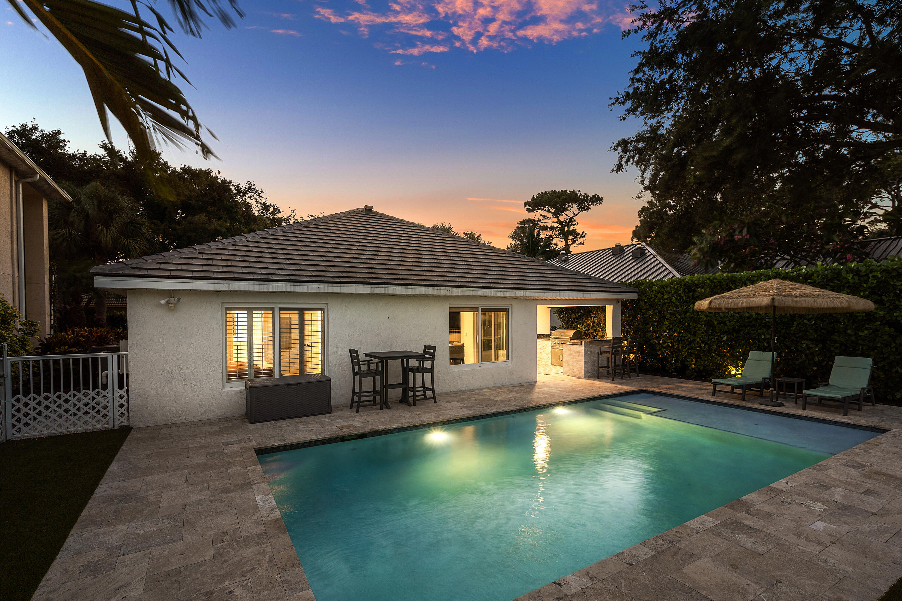 583 Canoe Point