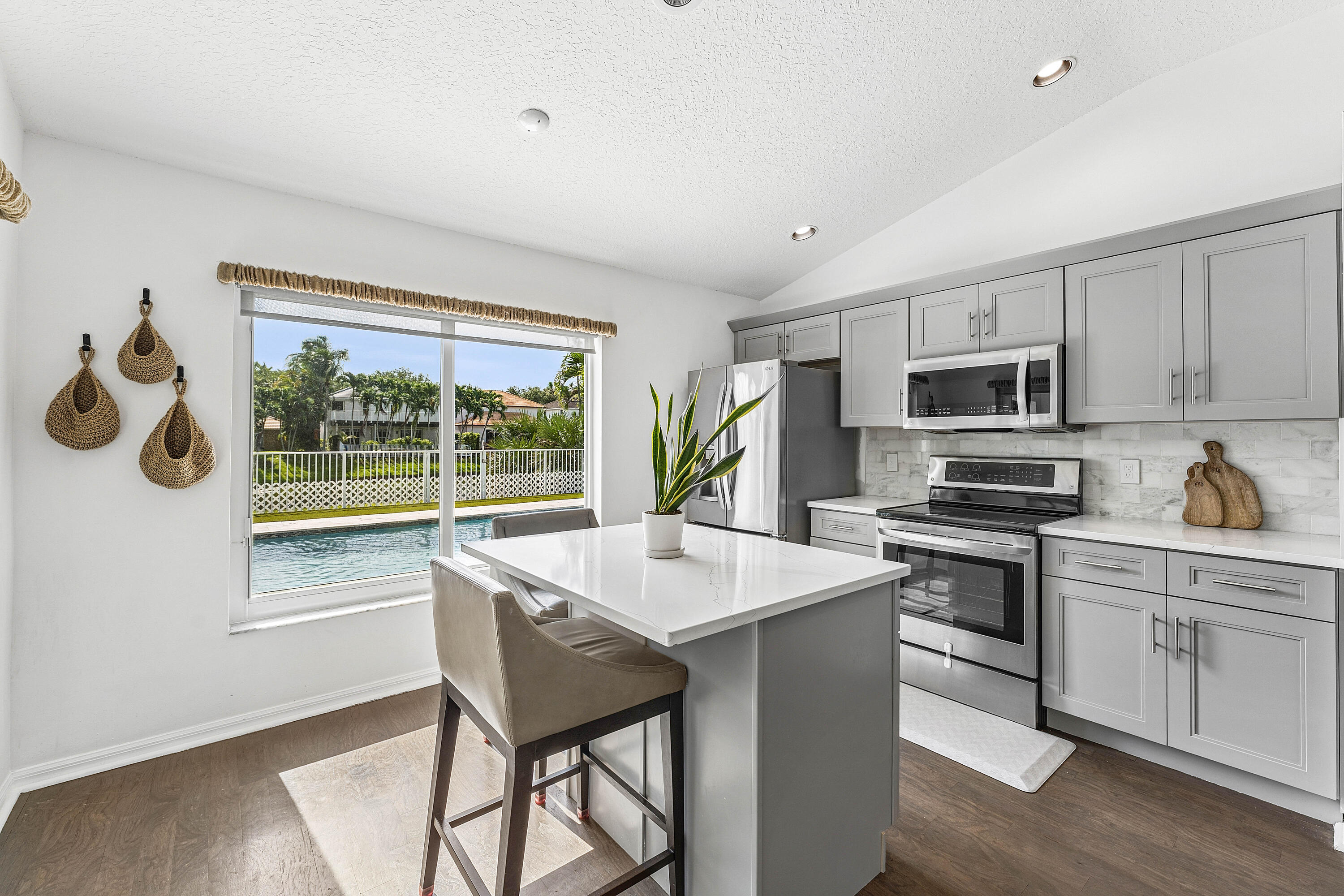 583 Canoe Point