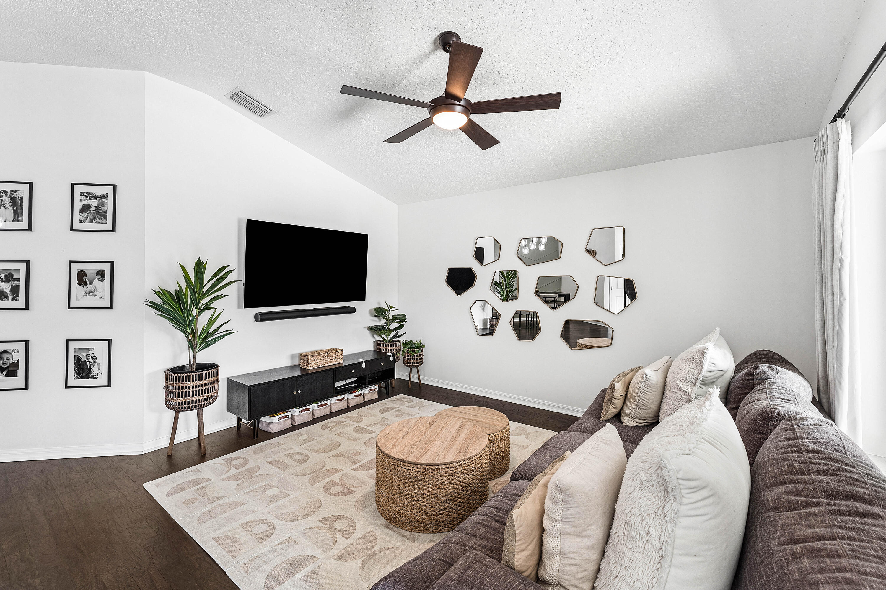 583 Canoe Point