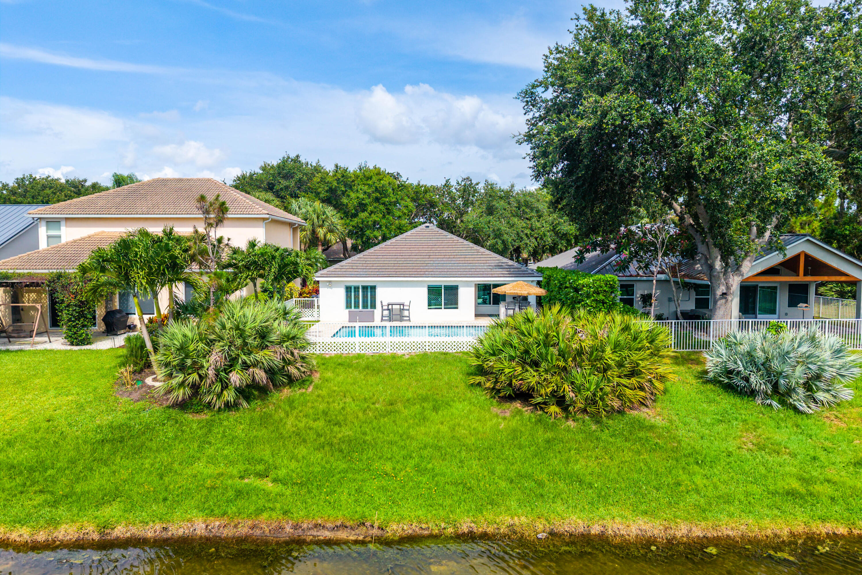 583 Canoe Point