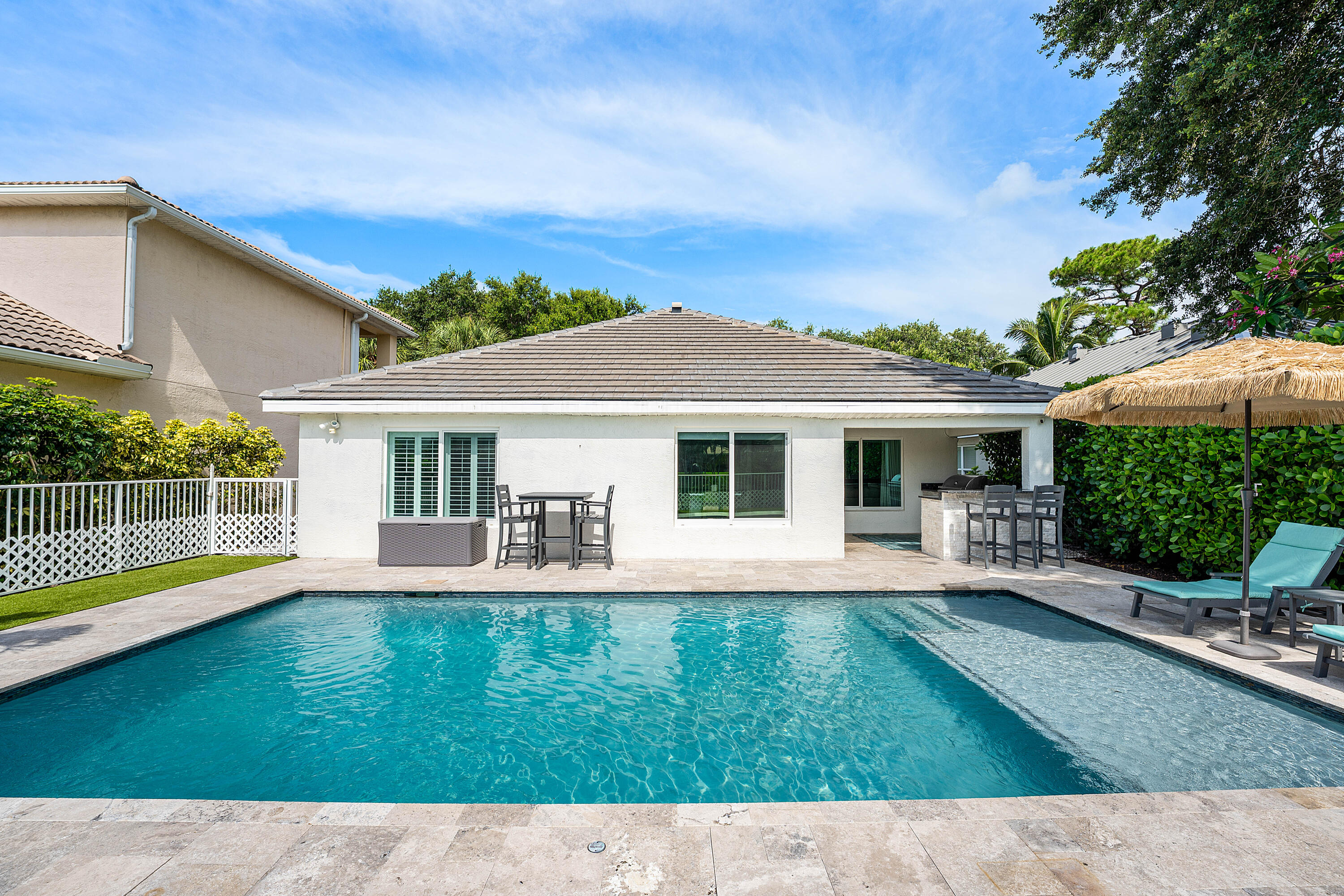 583 Canoe Point