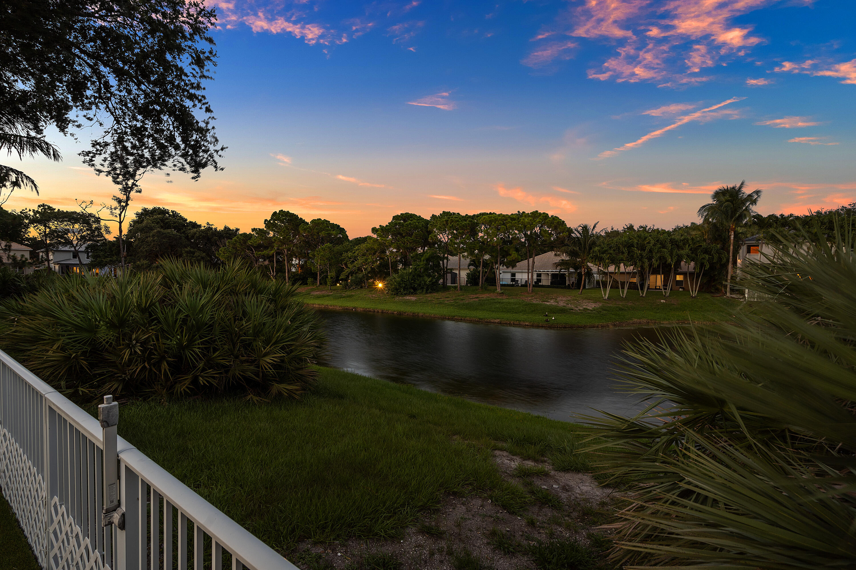 583 Canoe Point