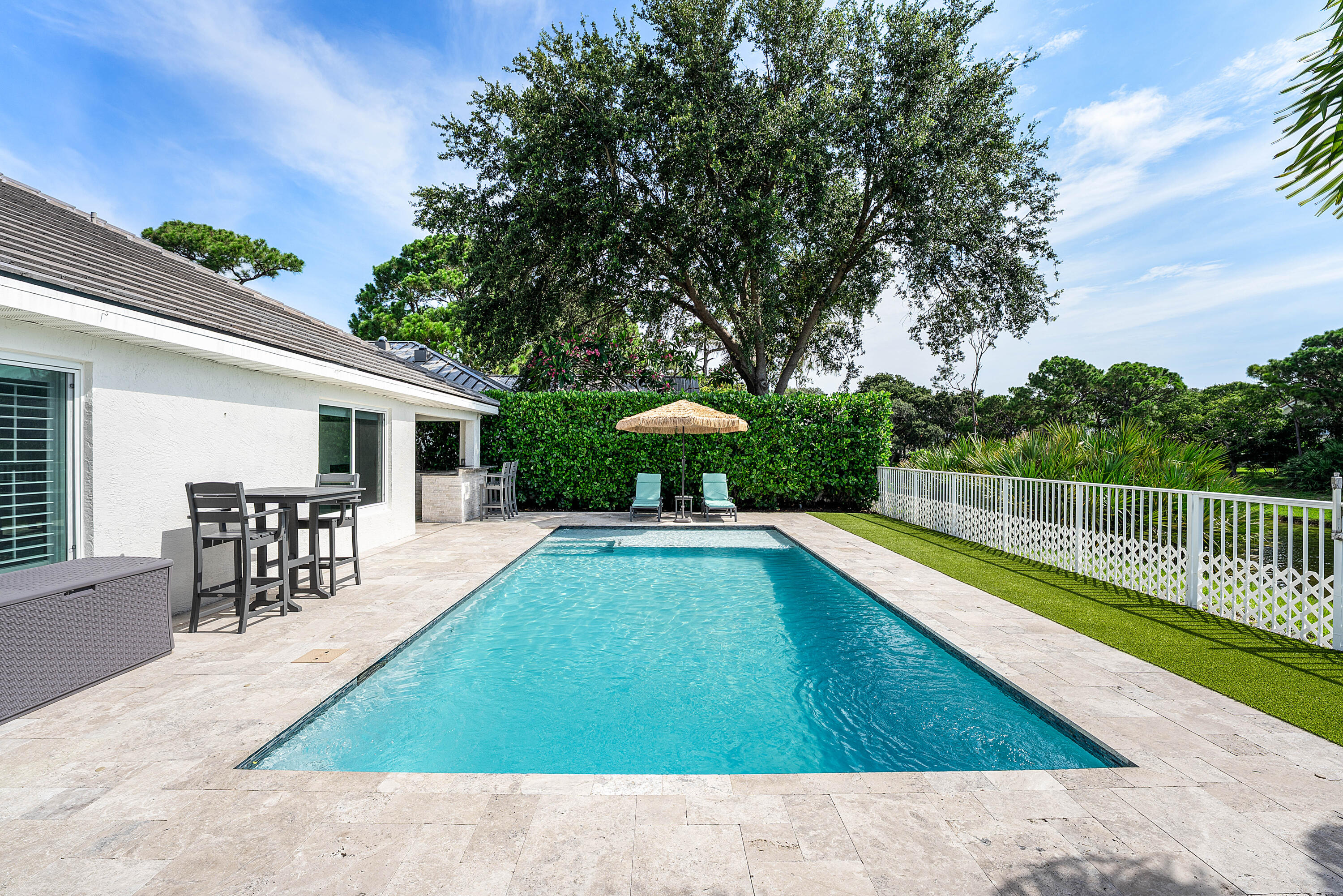 583 Canoe Point