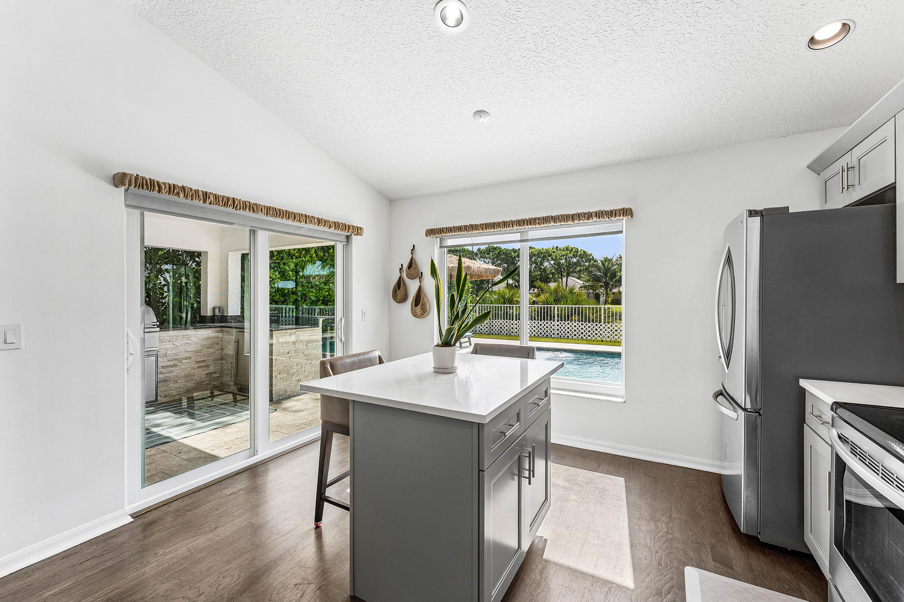 583 Canoe Point