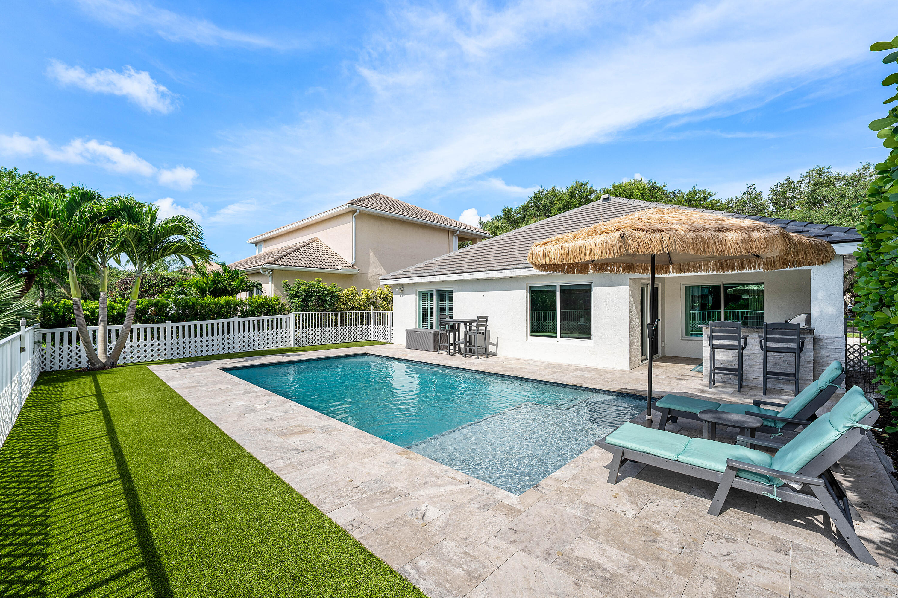 583 Canoe Point