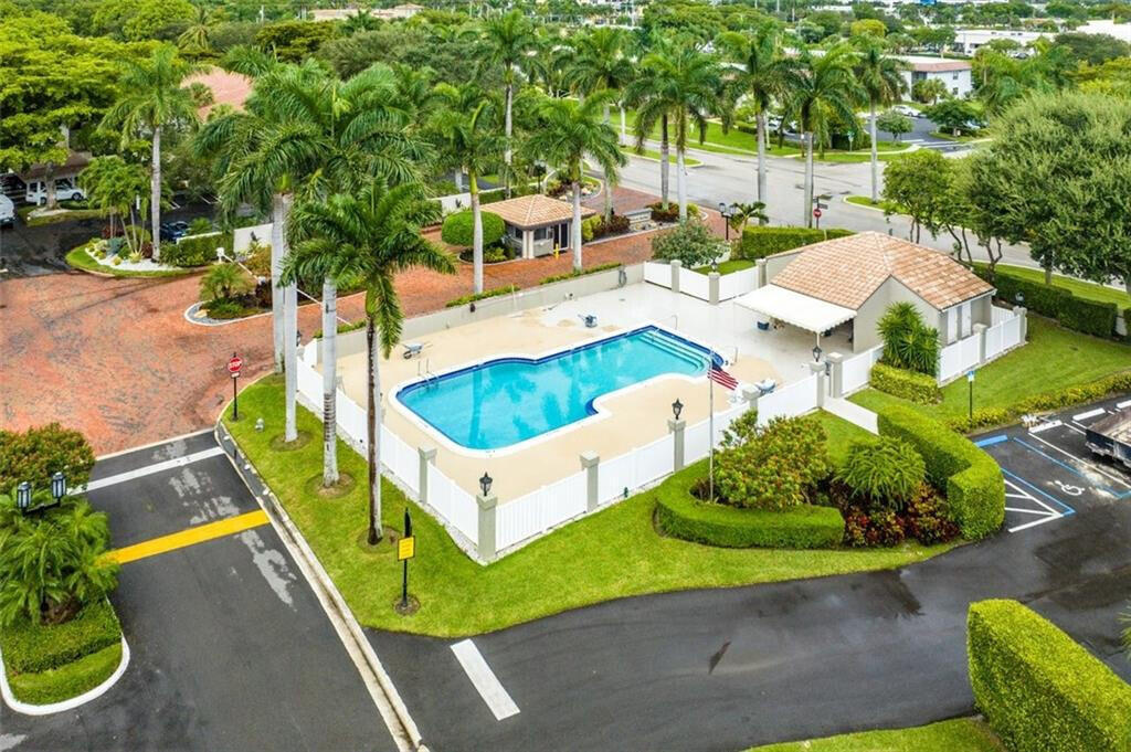 50 PELICAN POINTE Drive 2050
