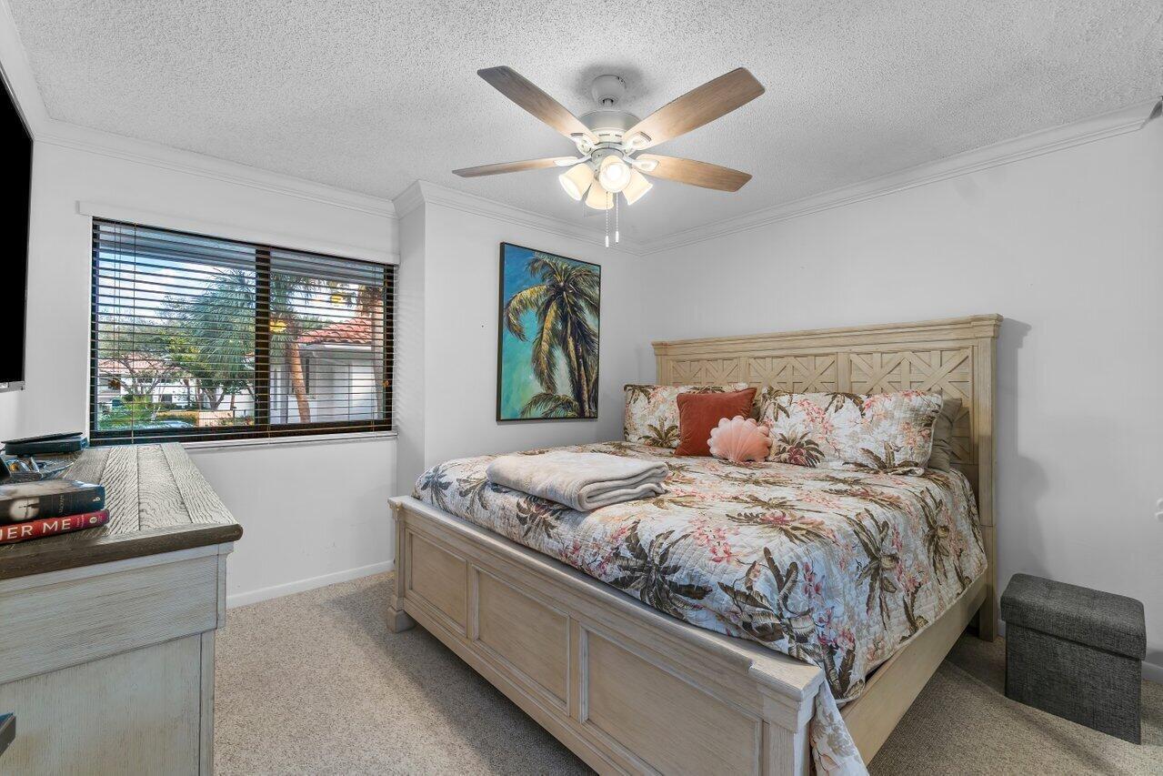 50 PELICAN POINTE Drive 2050
