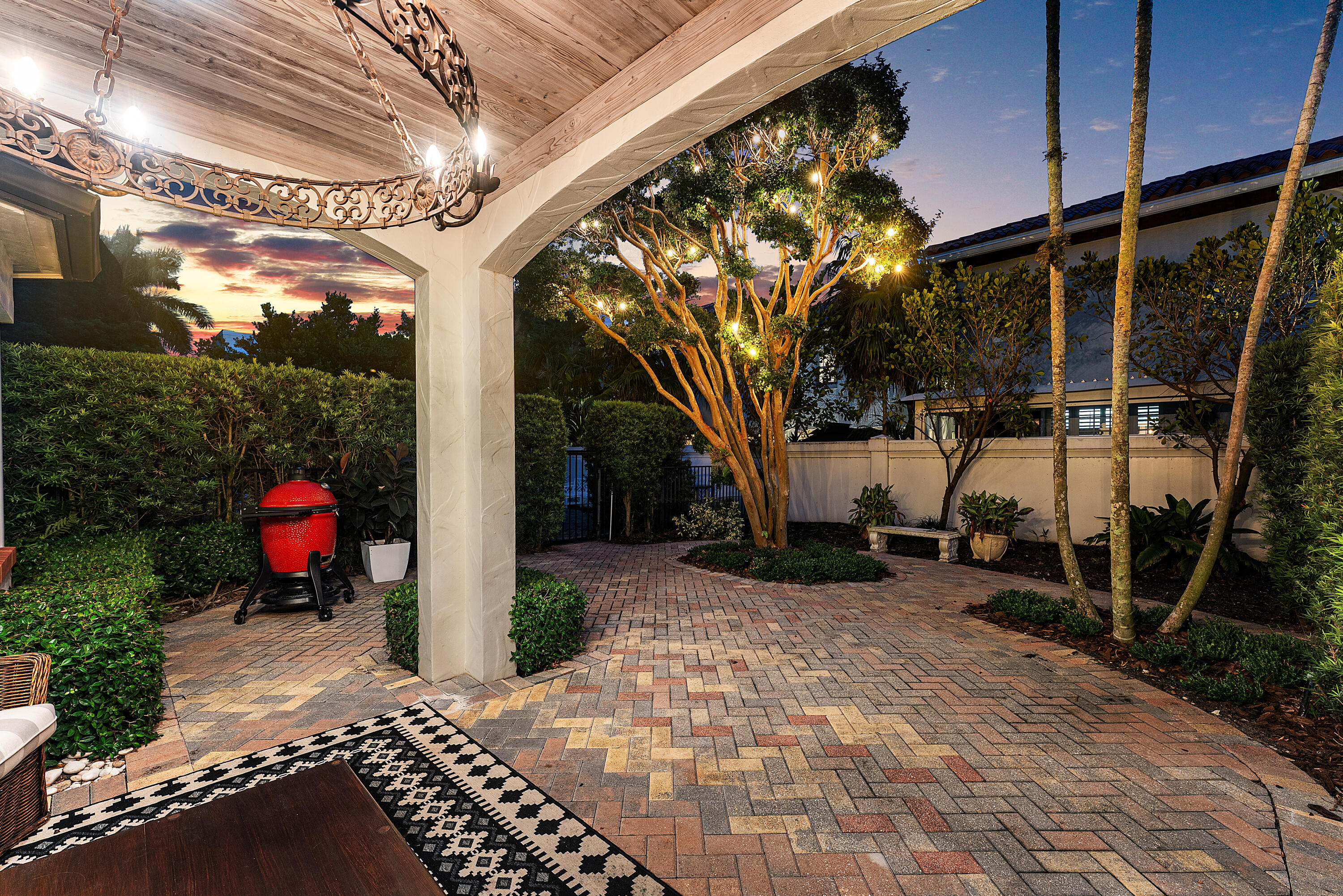 828 ESTUARY Way