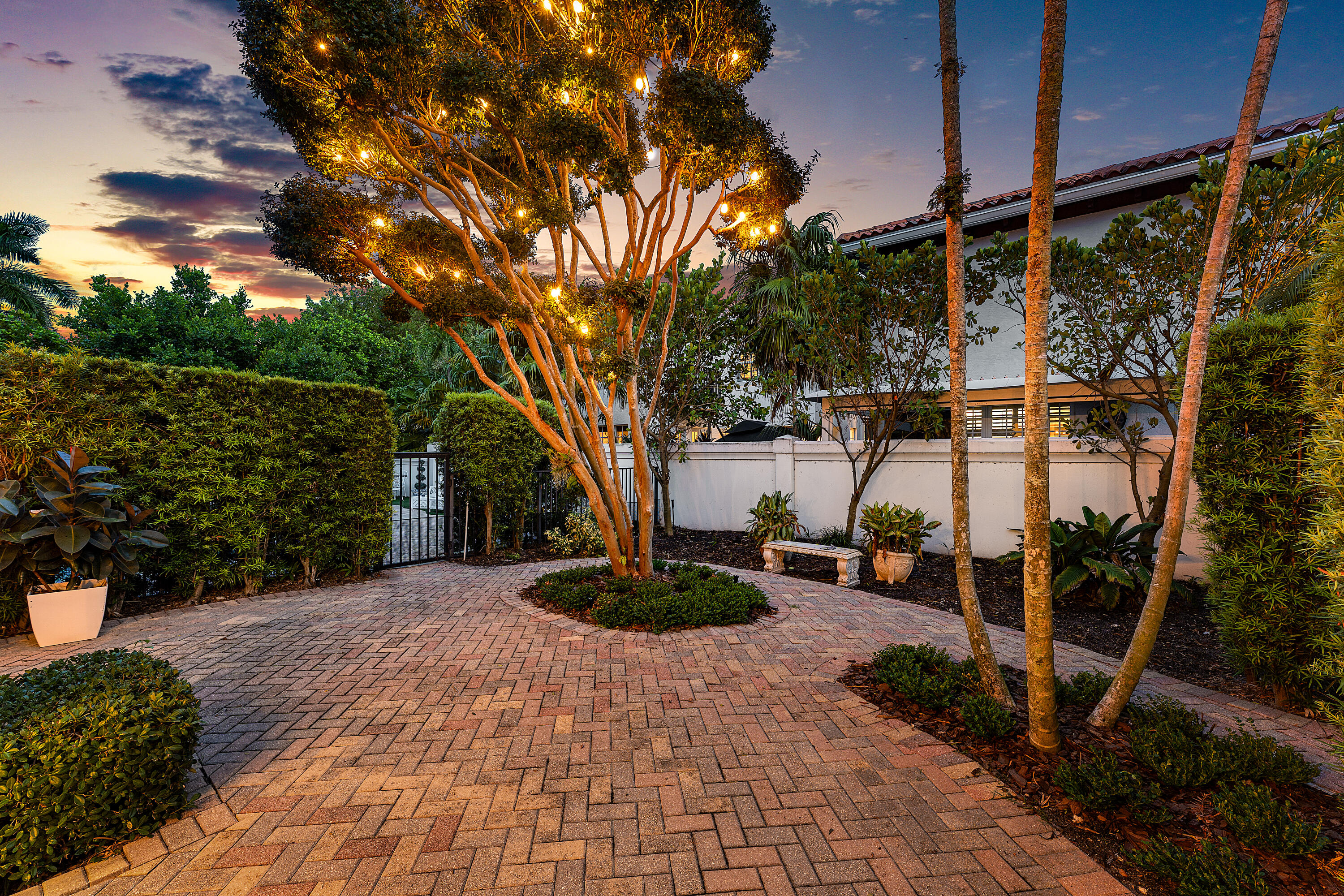 828 ESTUARY Way
