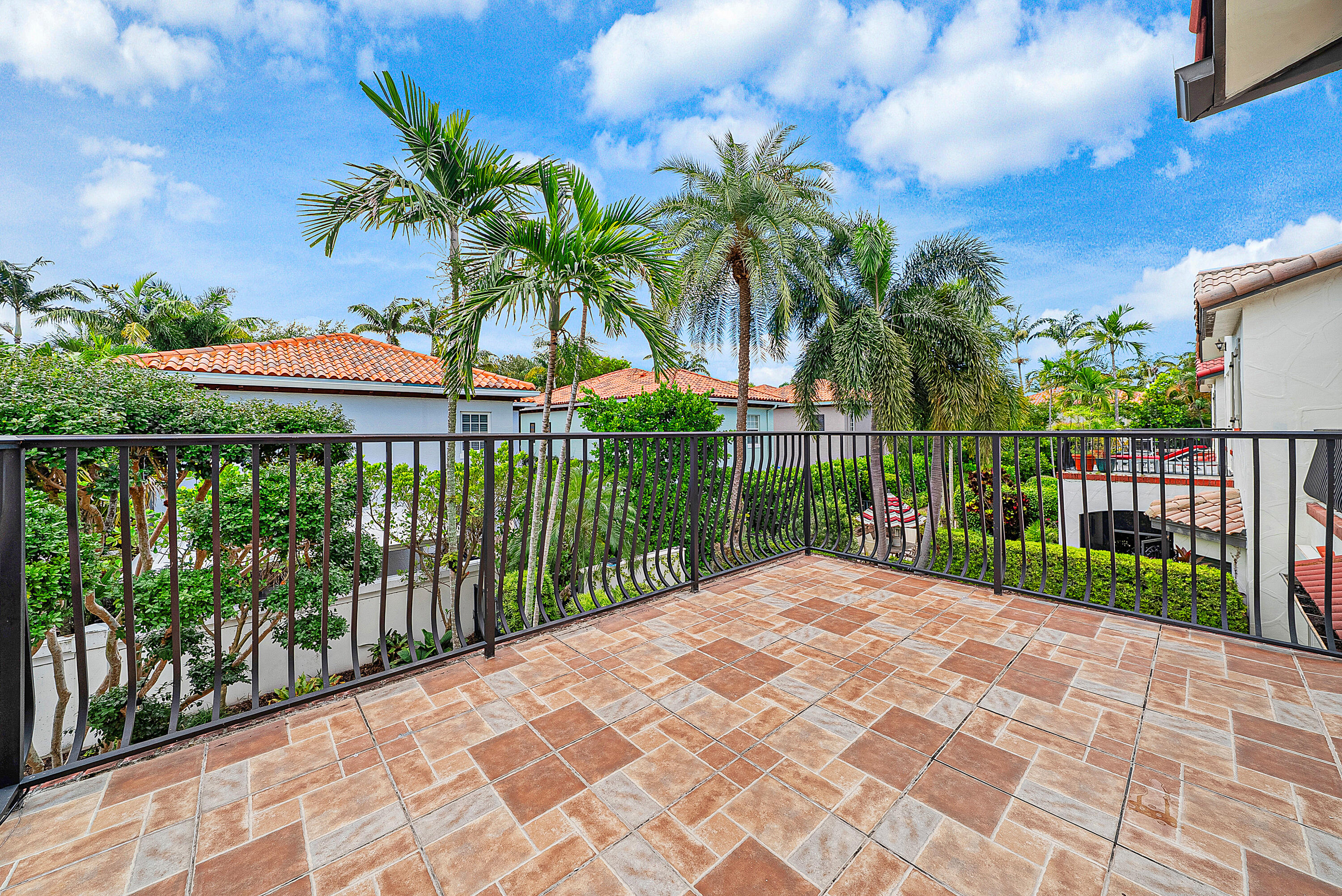 828 ESTUARY Way