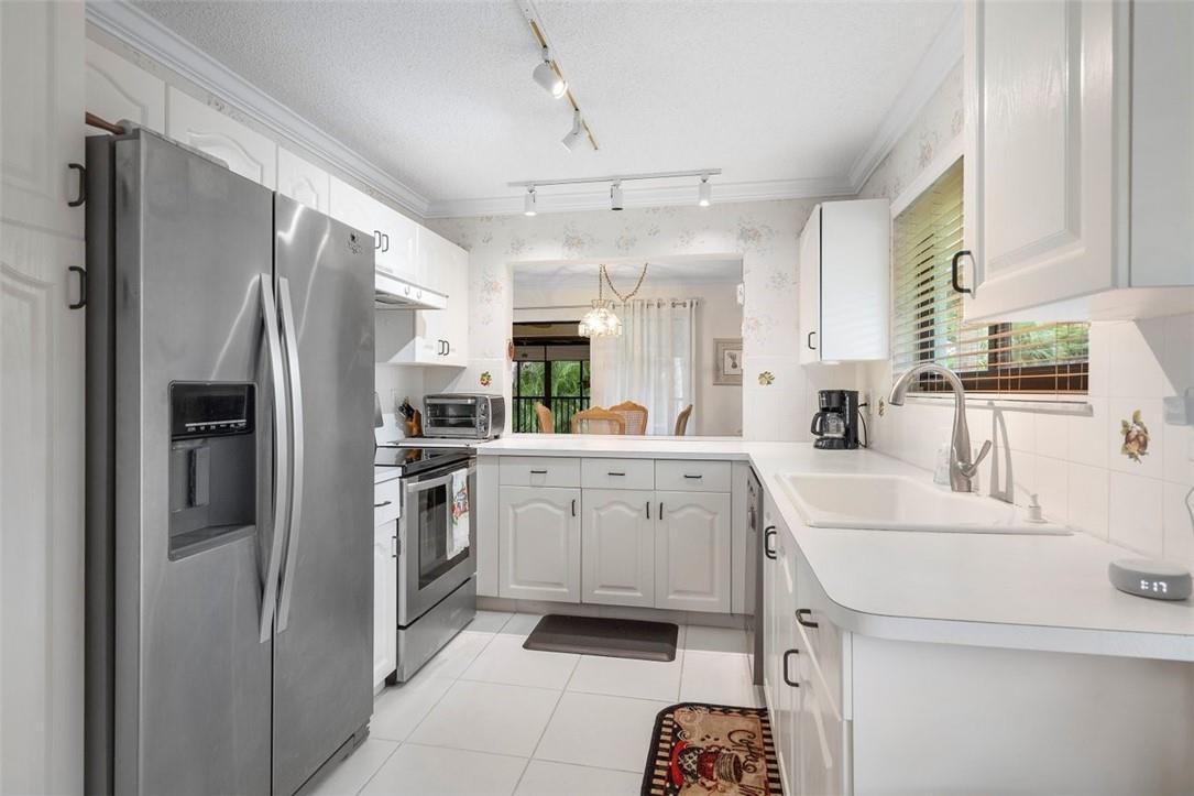 50 Pelican Pointe Dr 205