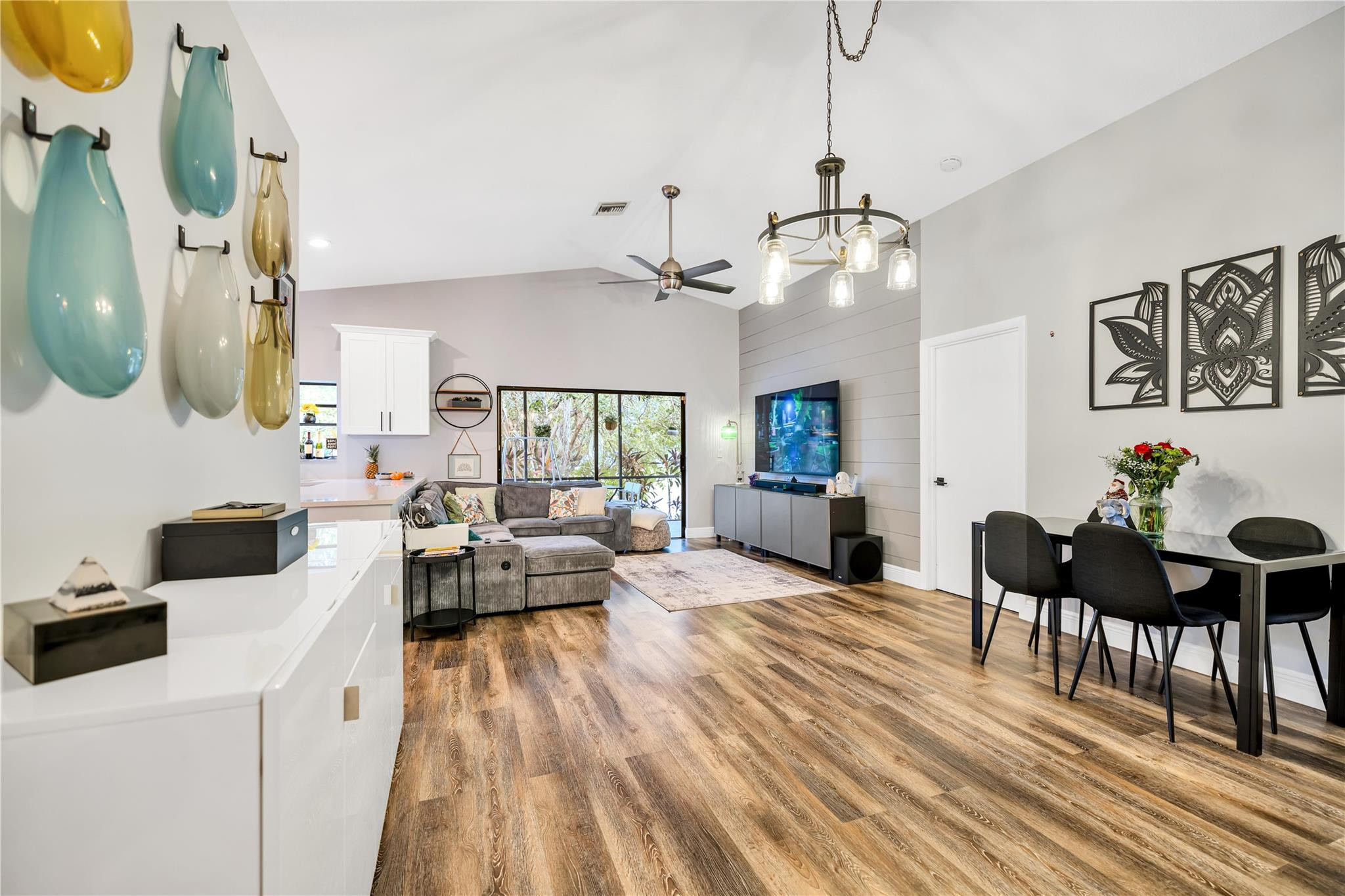 5568 American Cir