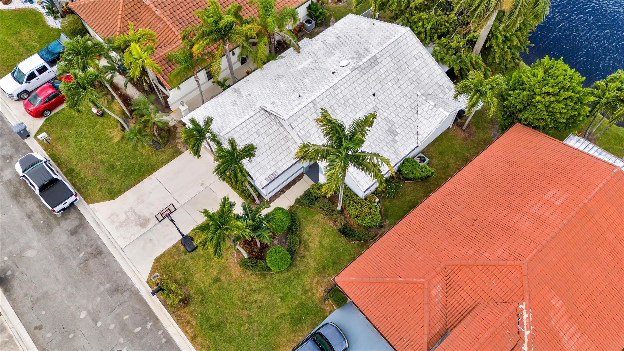 5568 American Cir
