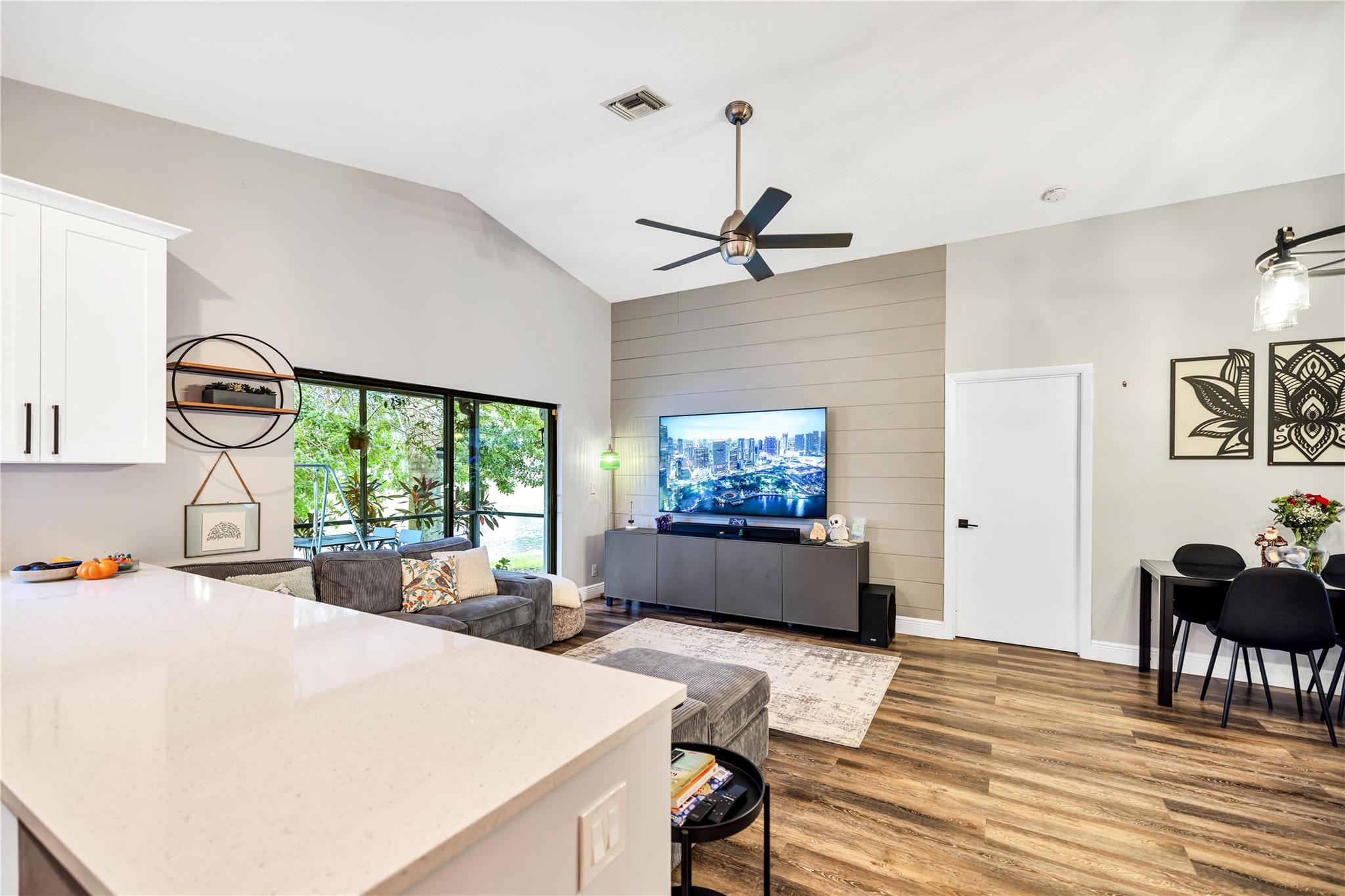 5568 American Cir