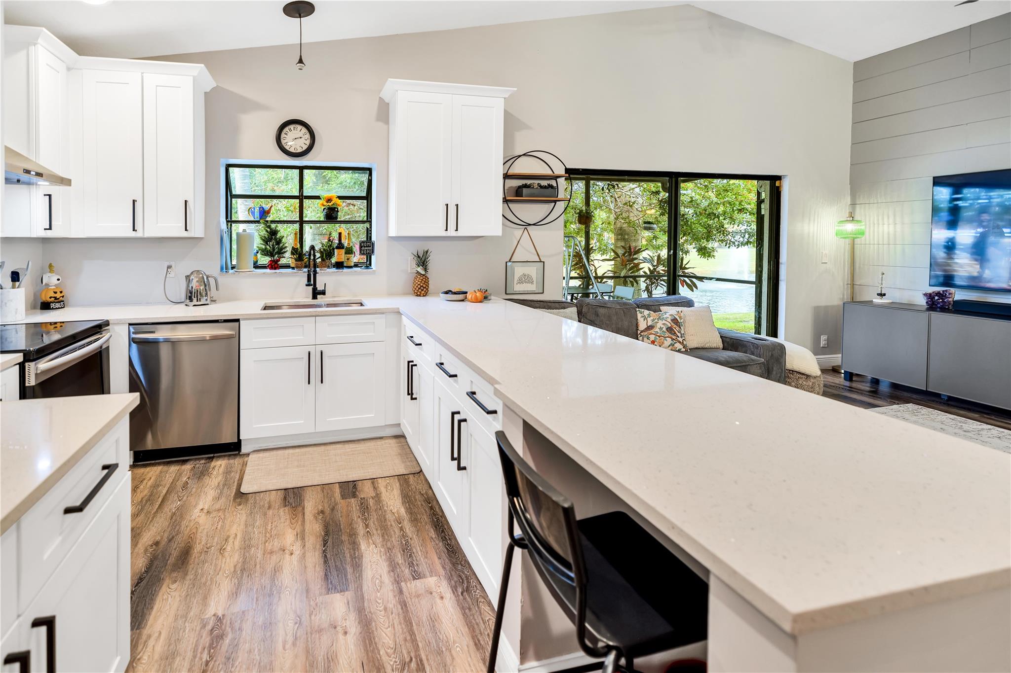 5568 American Cir