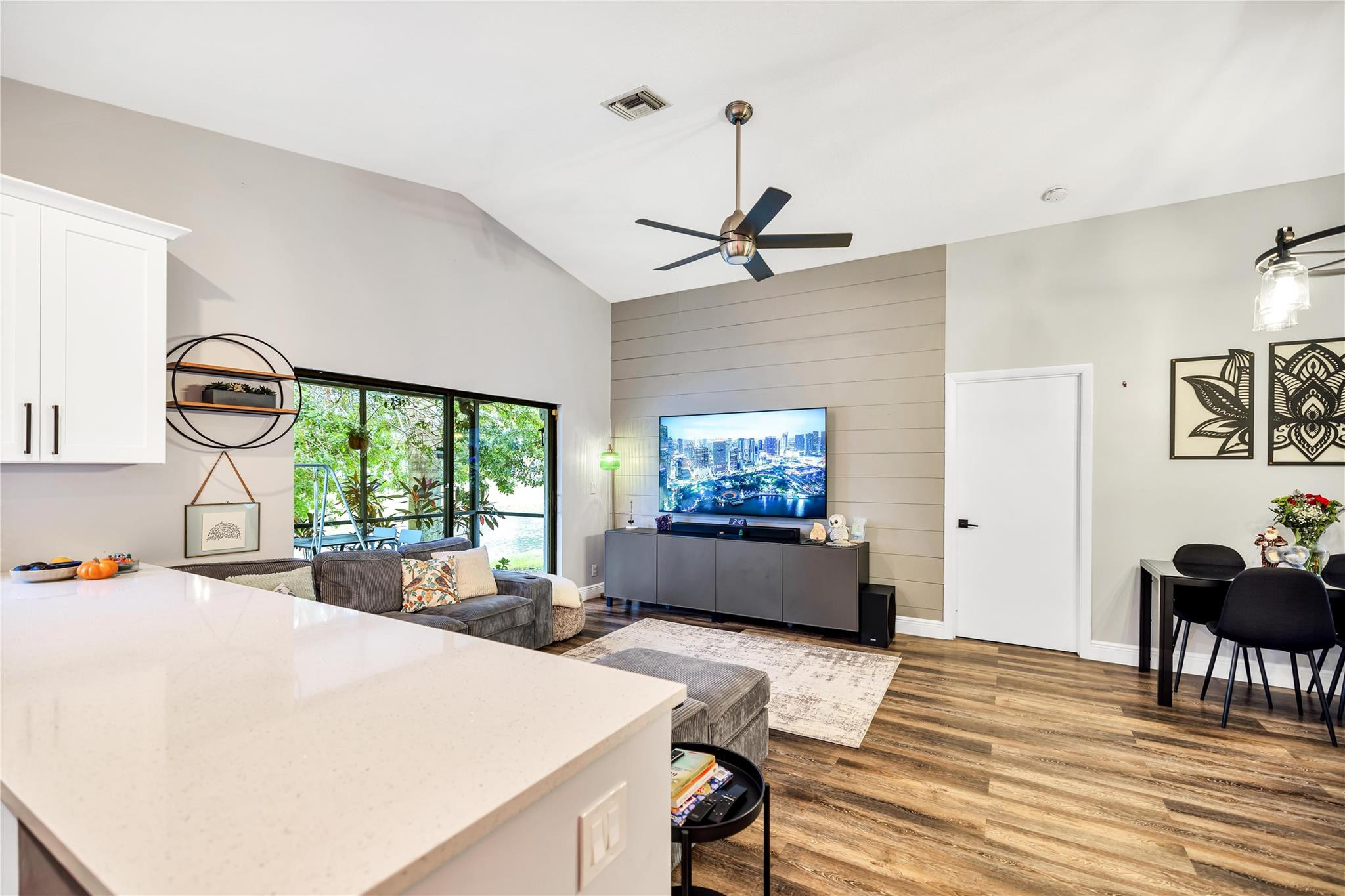 5568 American Cir