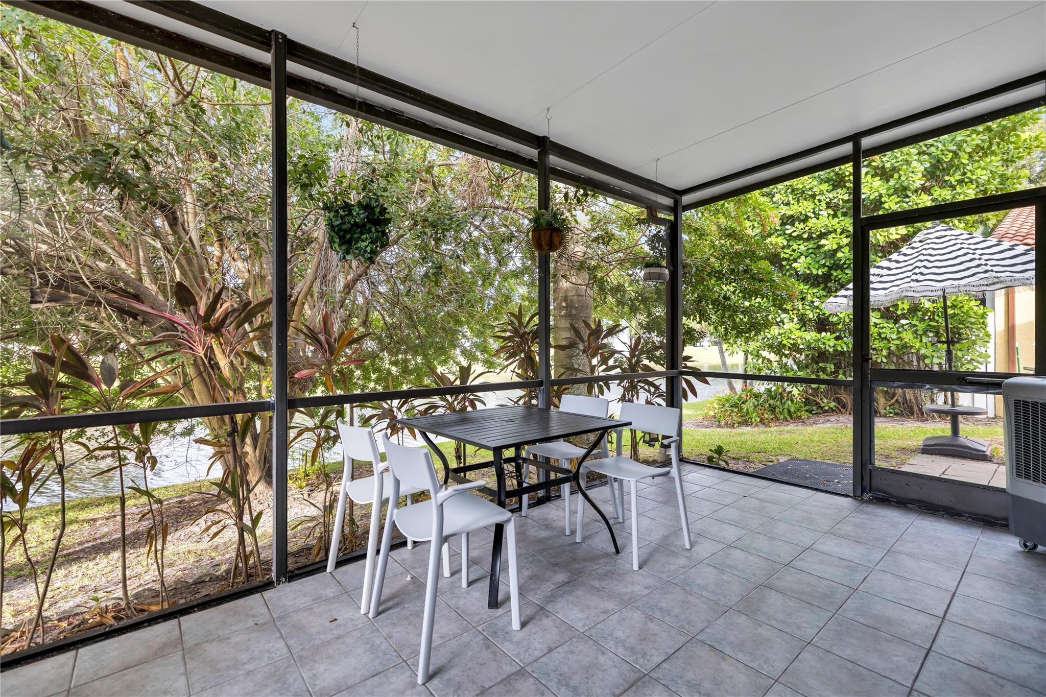 5568 American Cir