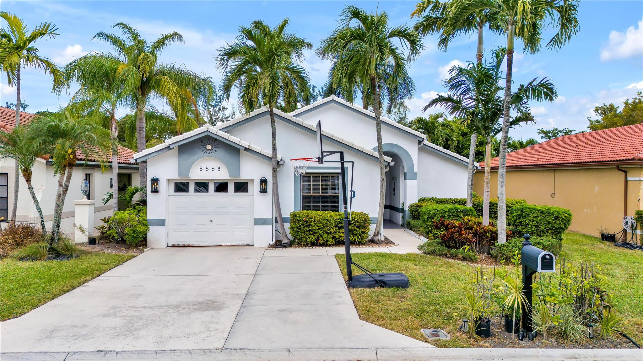 5568 American Cir