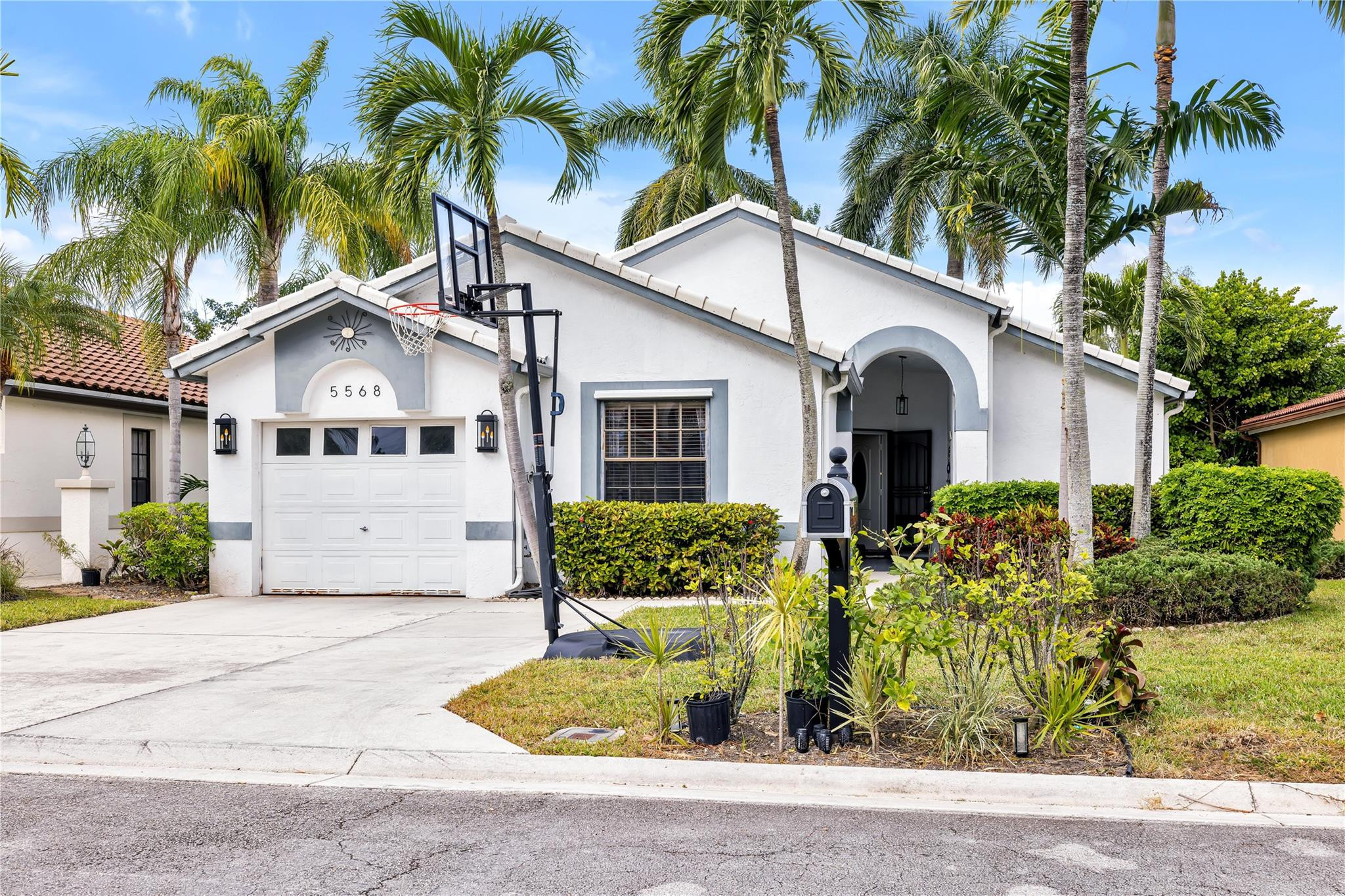 5568 American Cir
