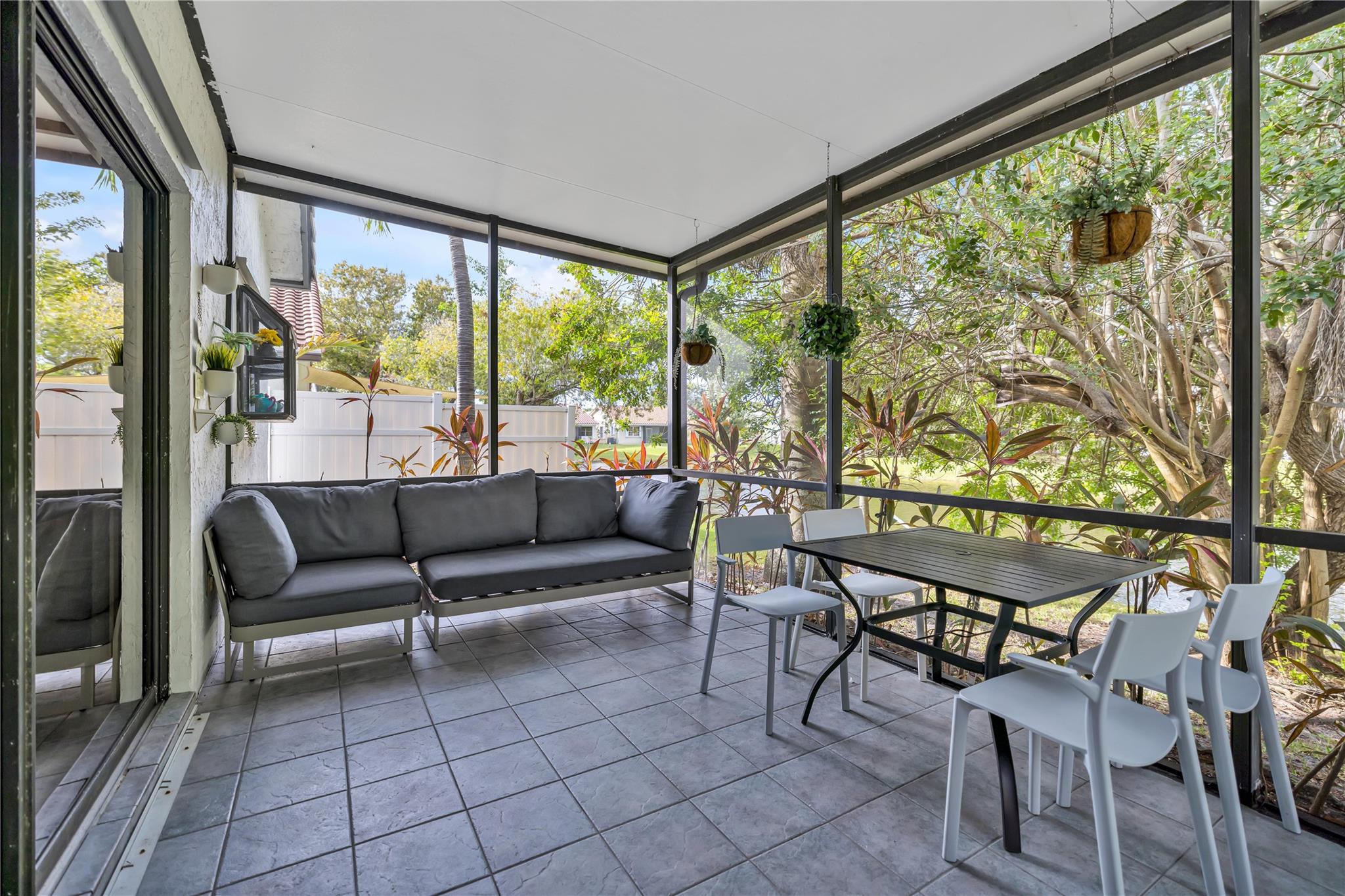 5568 American Cir