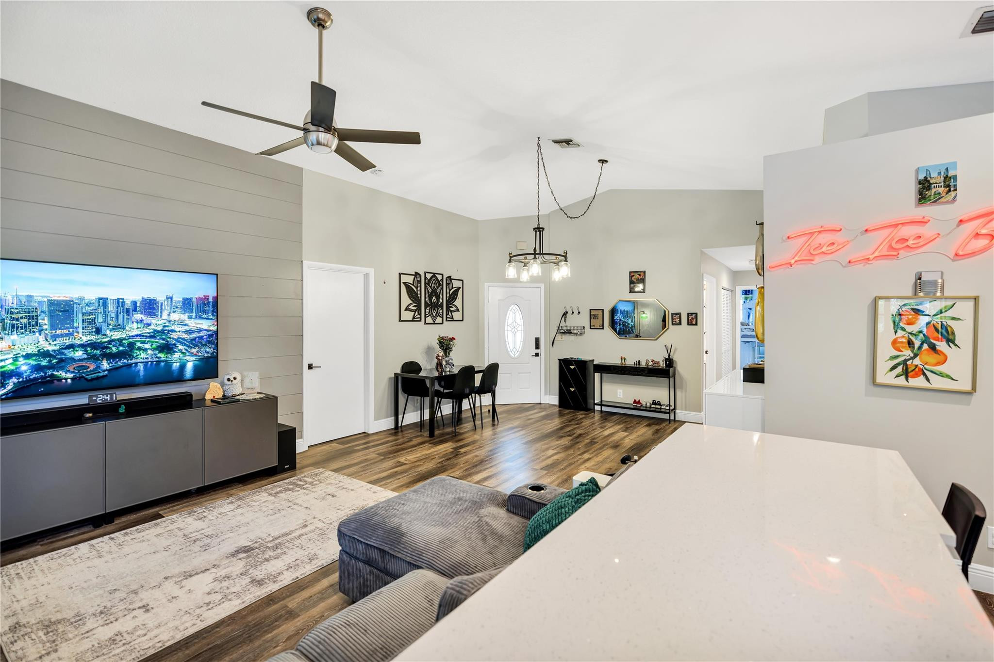 5568 American Cir