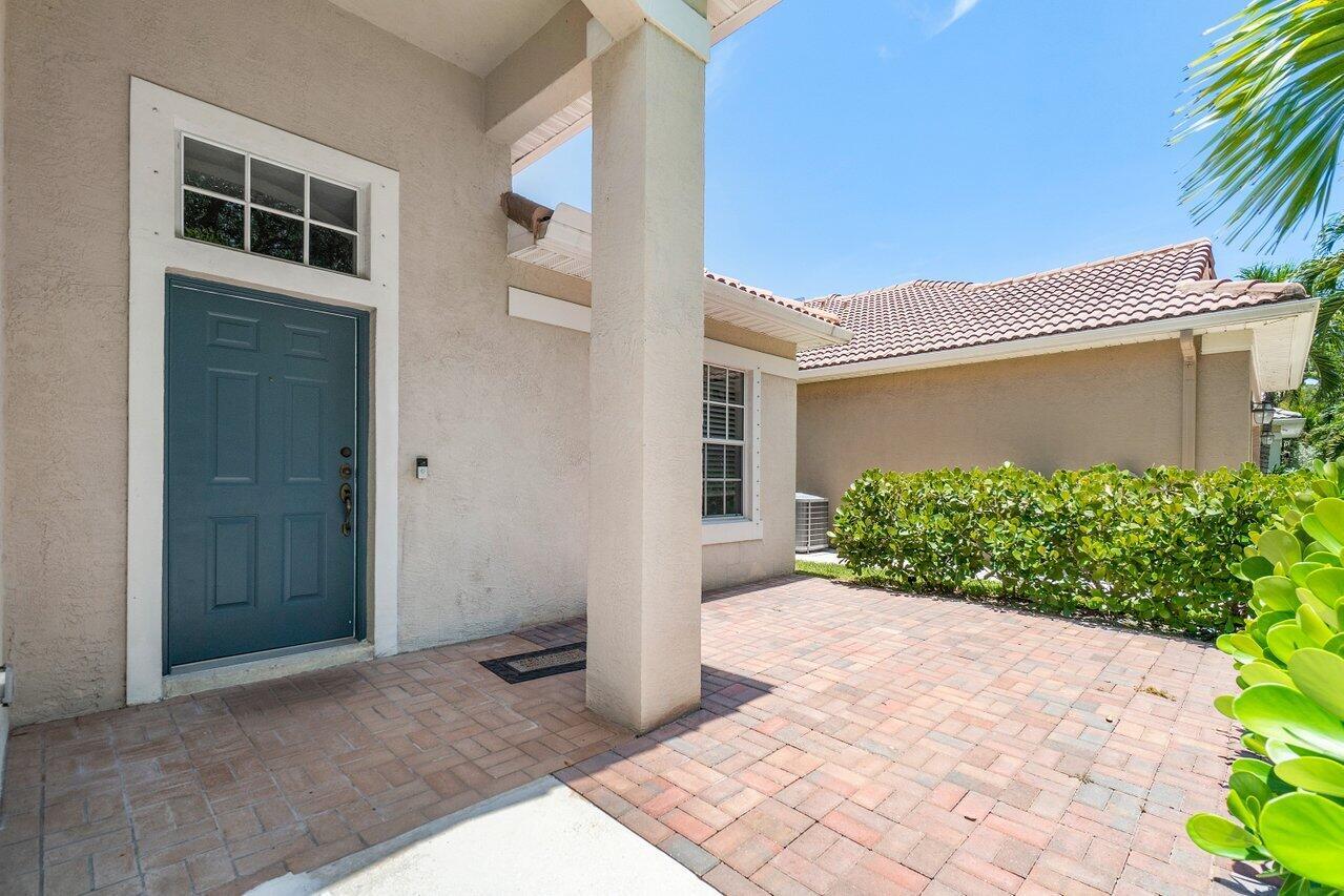 1153 Canoe Point