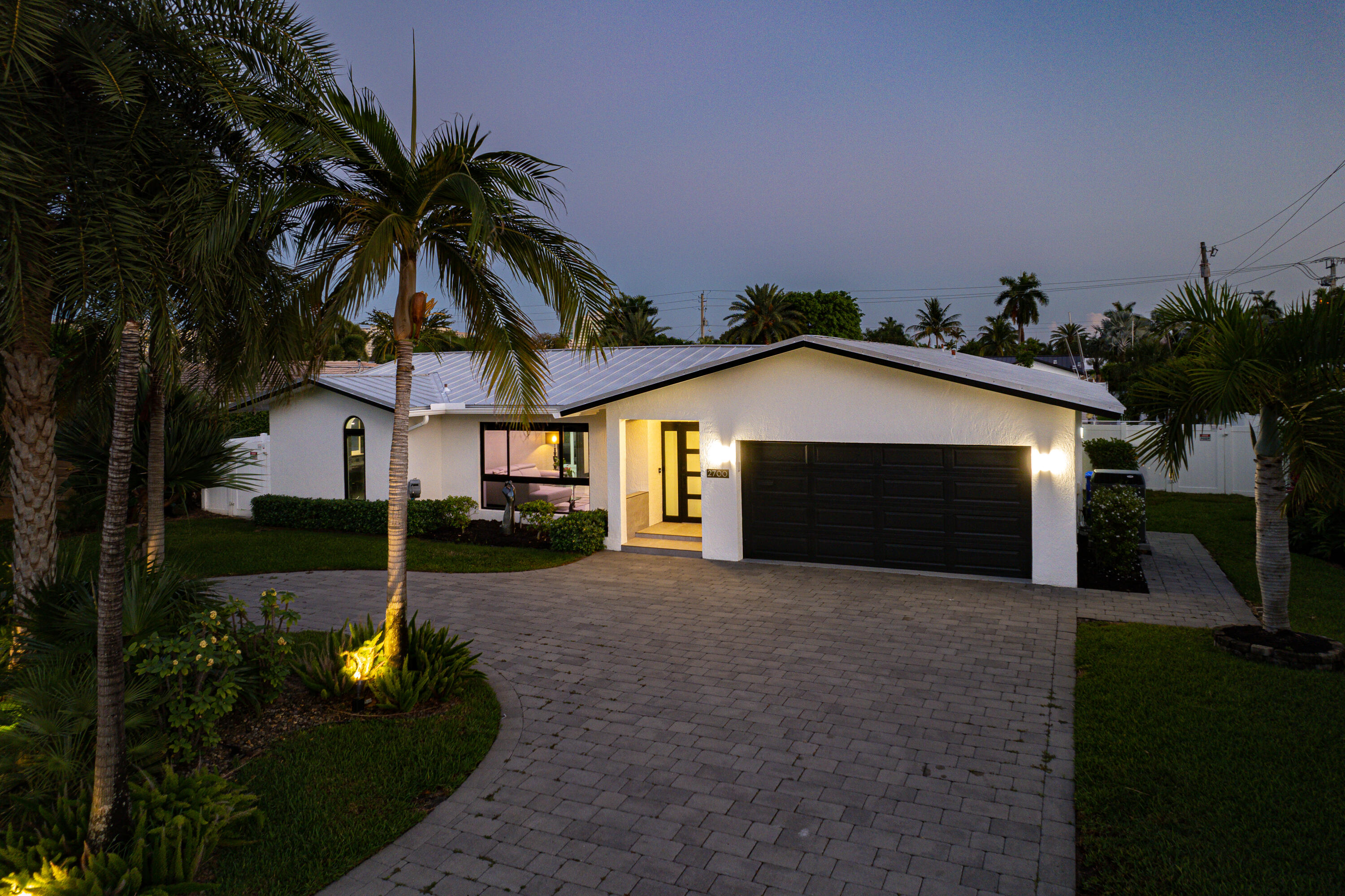 2700 NE 8 Court