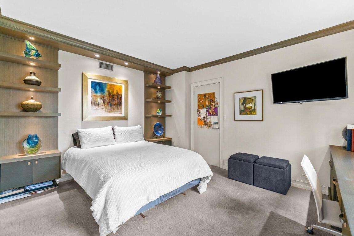 1000 Lowry Street 2b