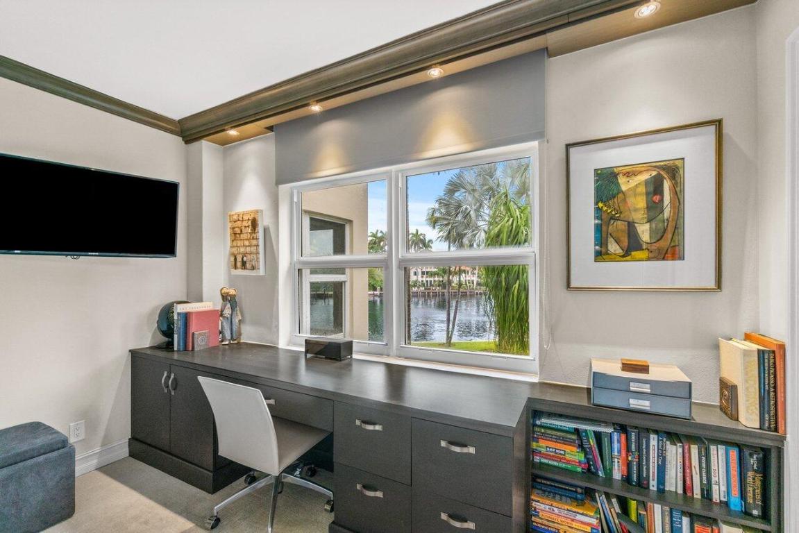 1000 Lowry Street 2b