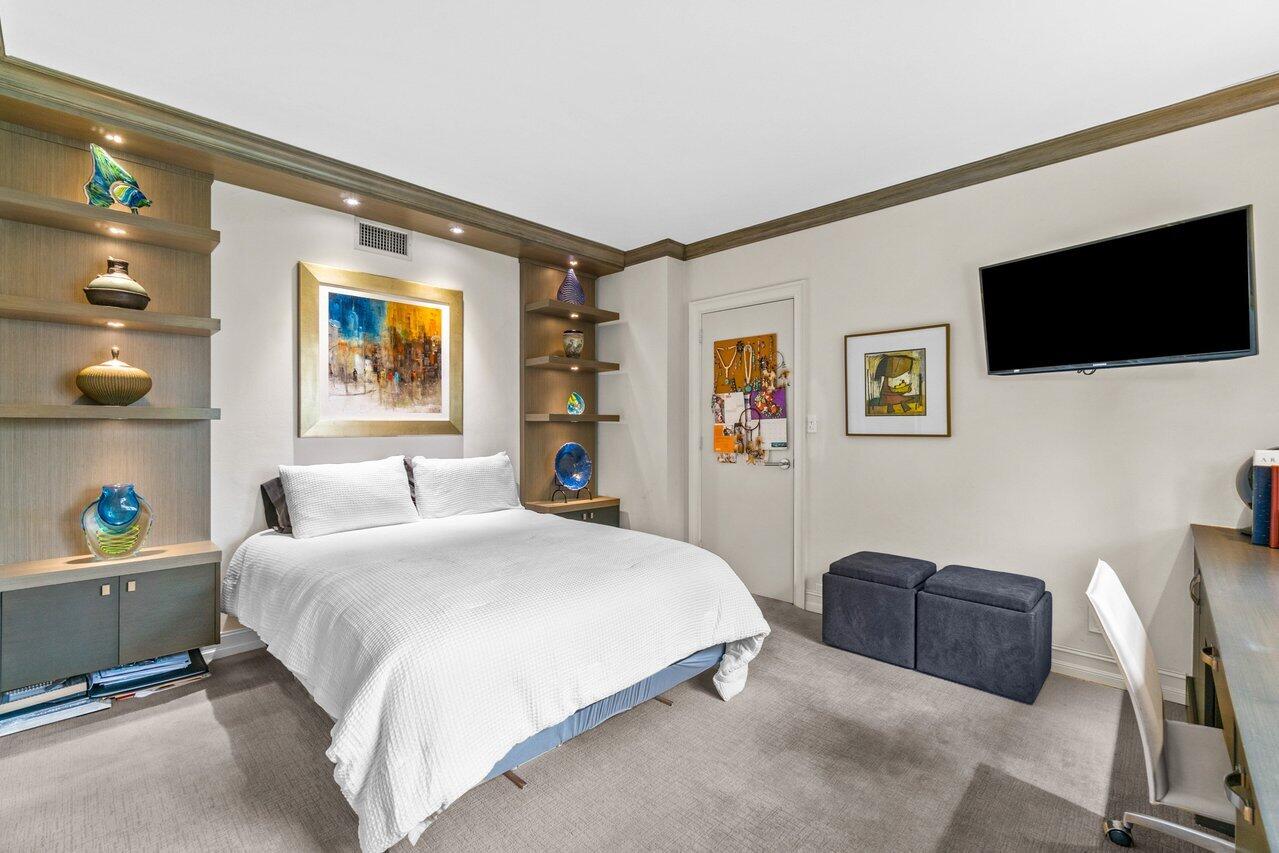 1000 Lowry Street 2b