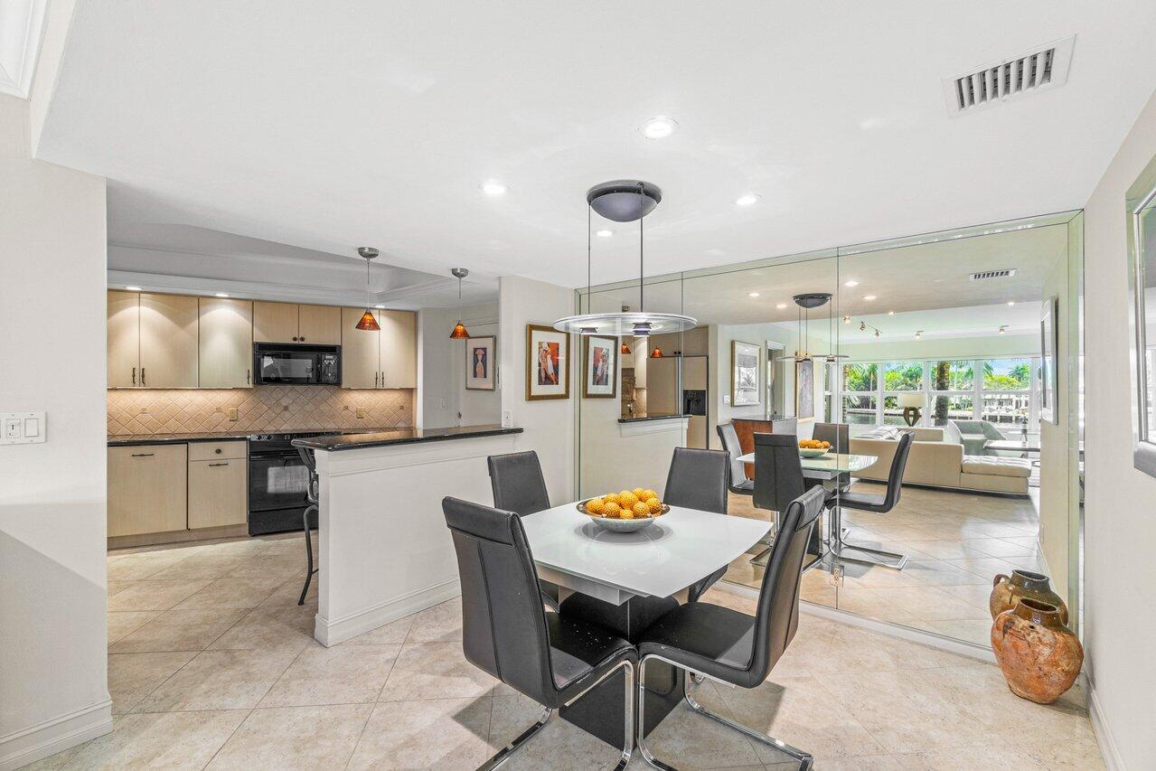 1000 Lowry Street 2b