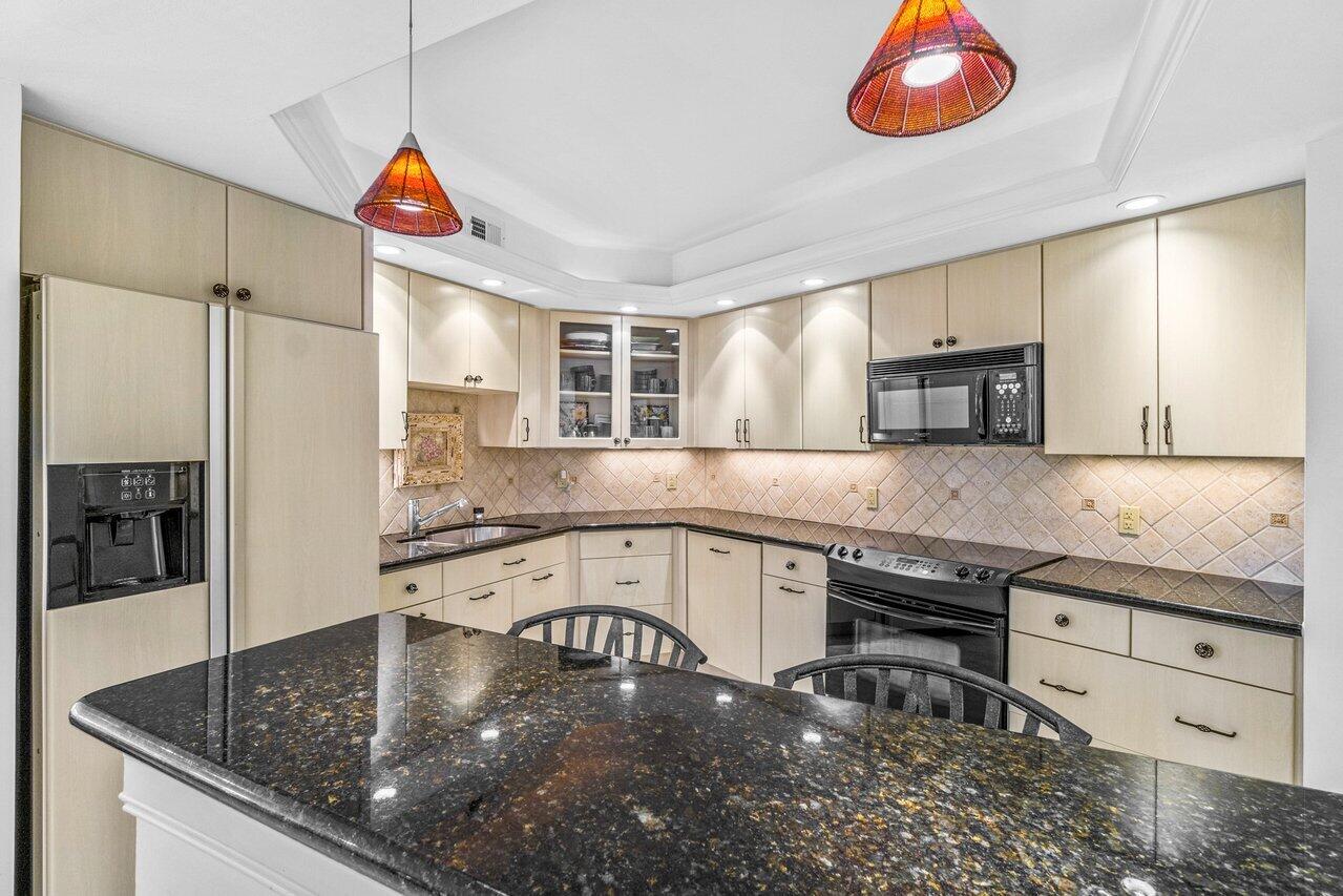 1000 Lowry Street 2b