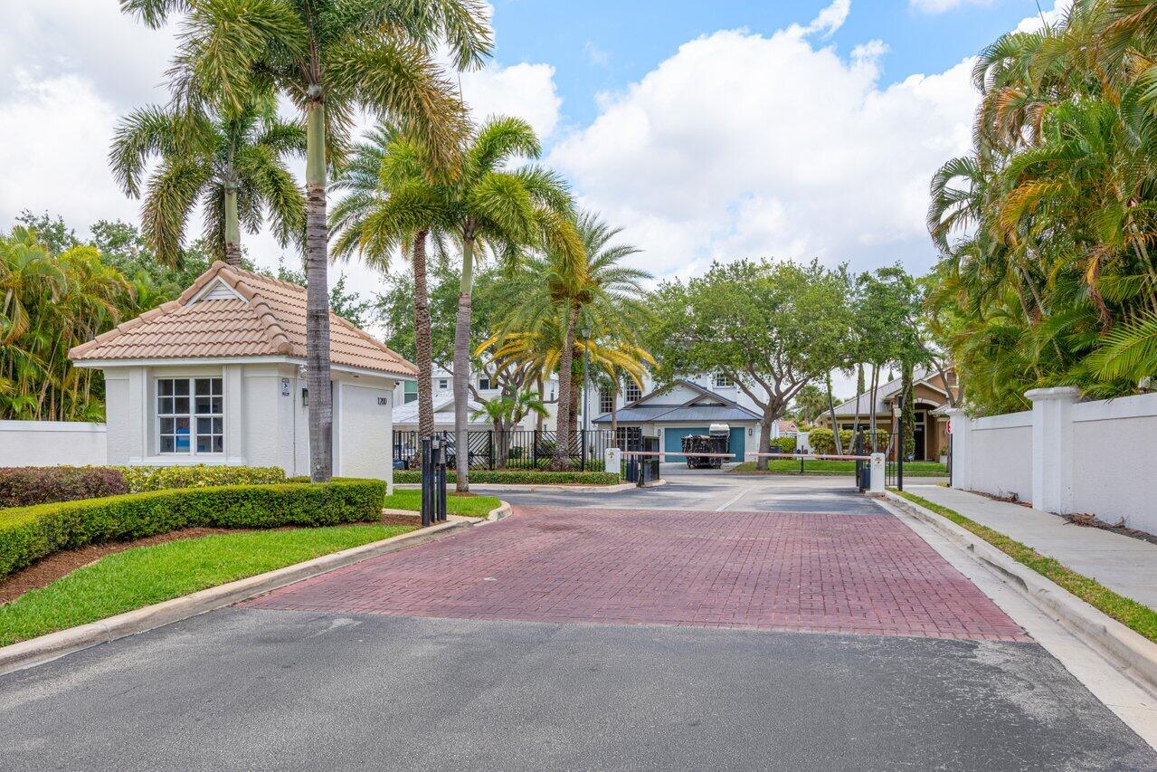 1050 Delray Lakes Drive