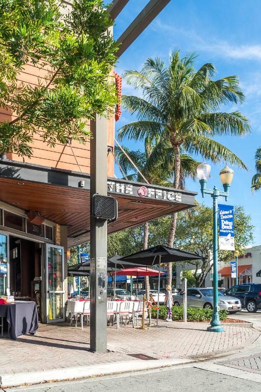 1050 Delray Lakes Drive