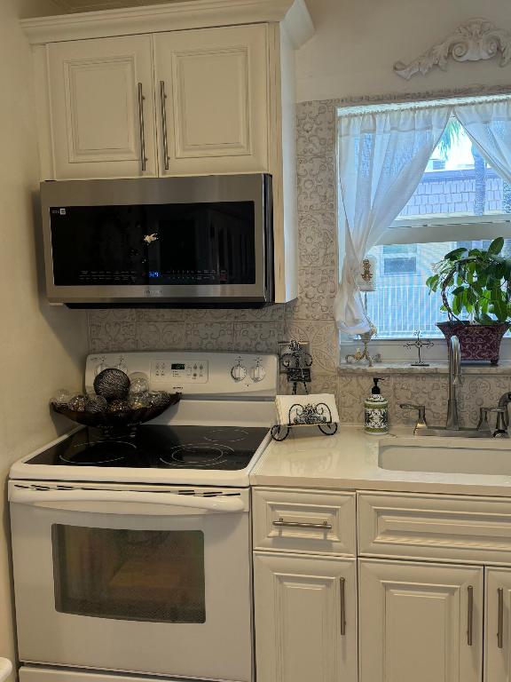 600 Snug Harbor Dr Drive A 17