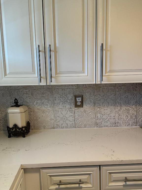 600 Snug Harbor Dr Drive A 17