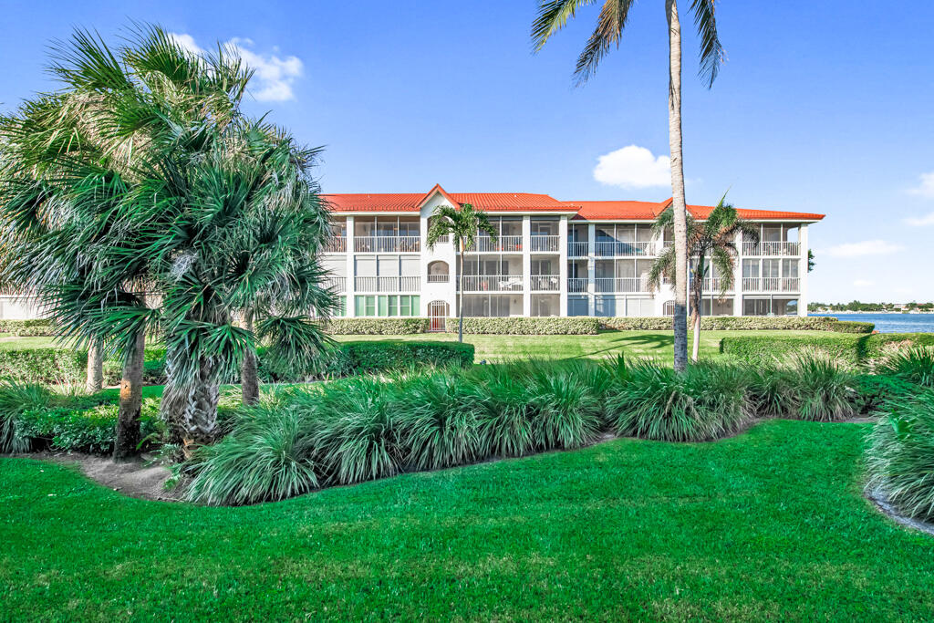 109 Half Moon Circle D3