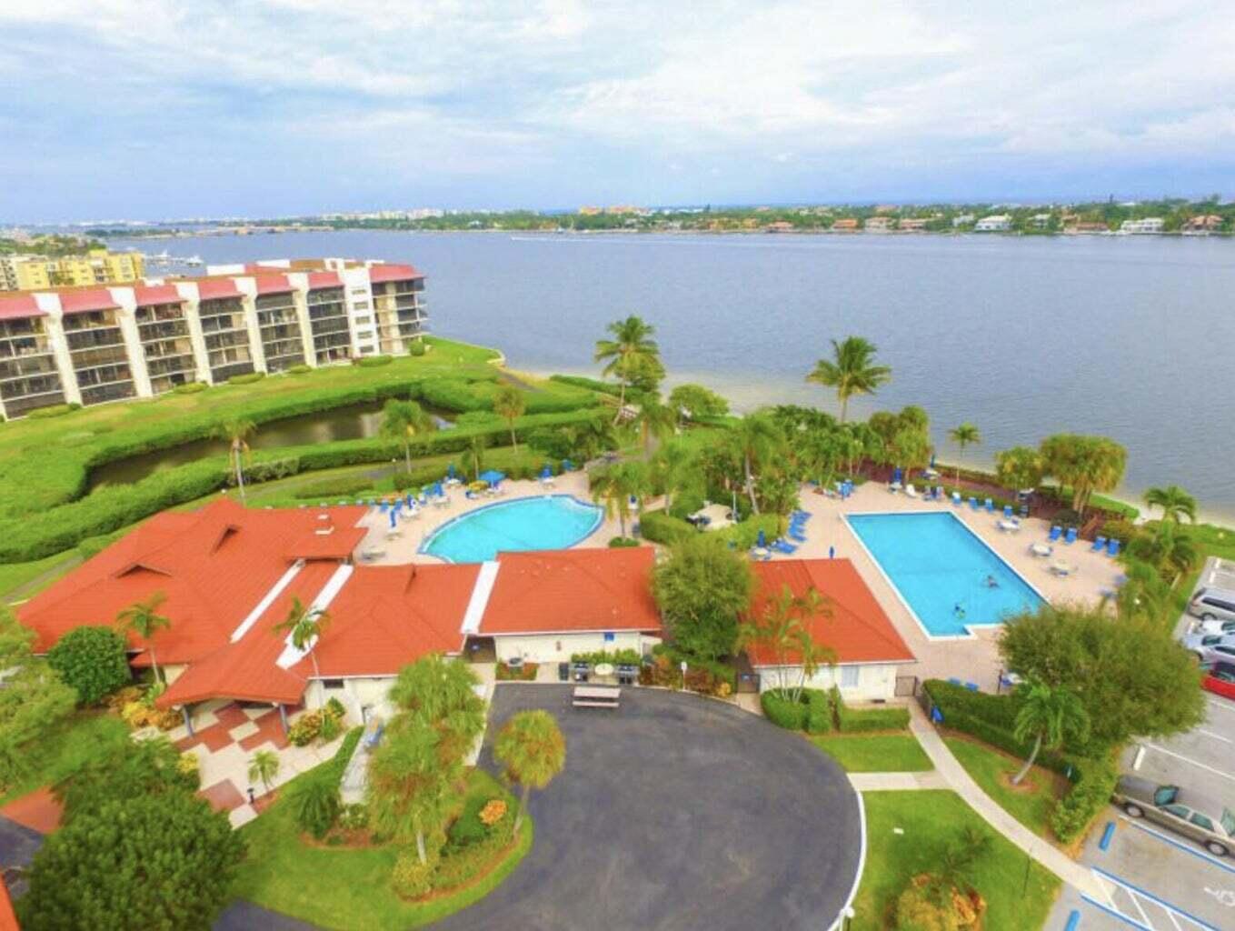 109 Half Moon Circle D3