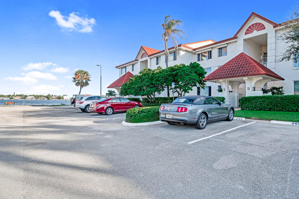 109 Half Moon Circle D3
