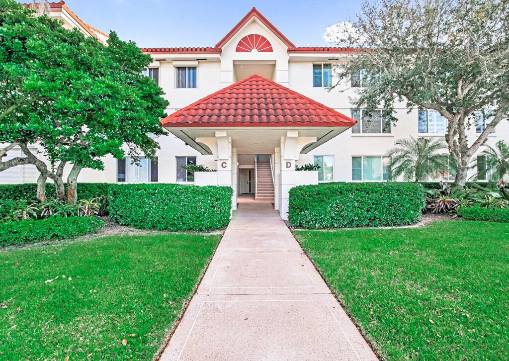 109 Half Moon Circle D3