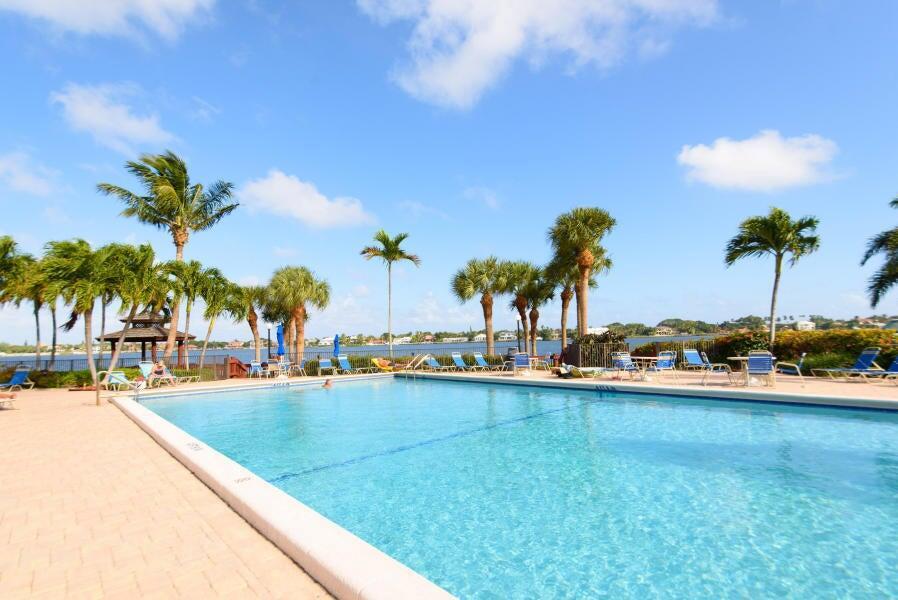 109 Half Moon Circle D3