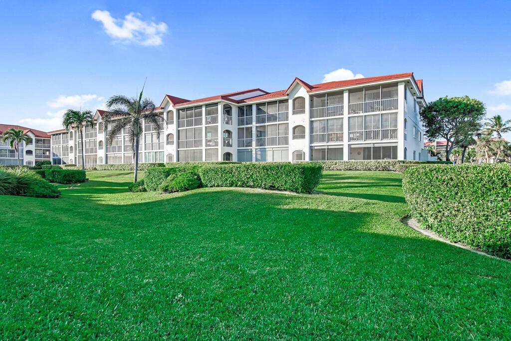 109 Half Moon Circle D3