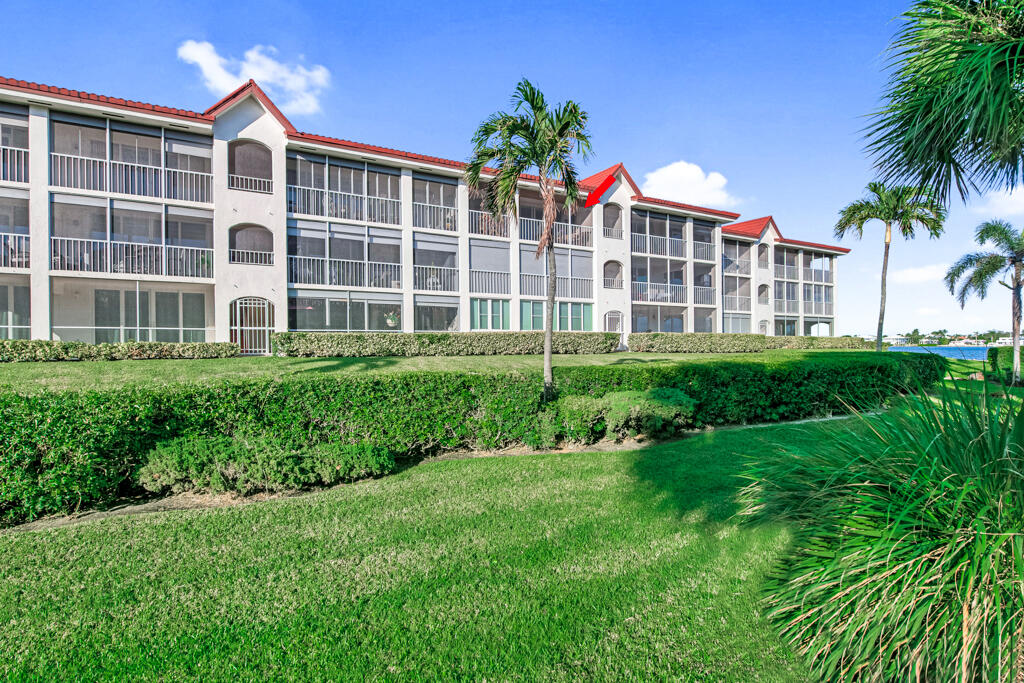 109 Half Moon Circle D3