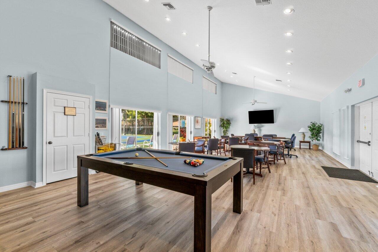 31 S Lakeshore Drive