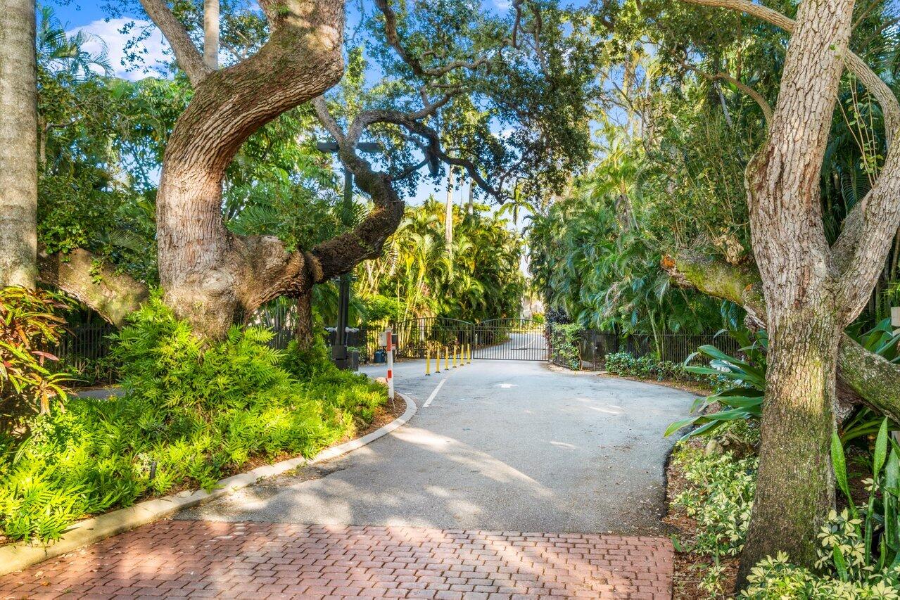 31 S Lakeshore Drive