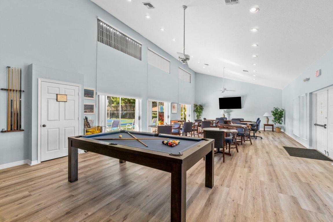 31 S Lakeshore Drive