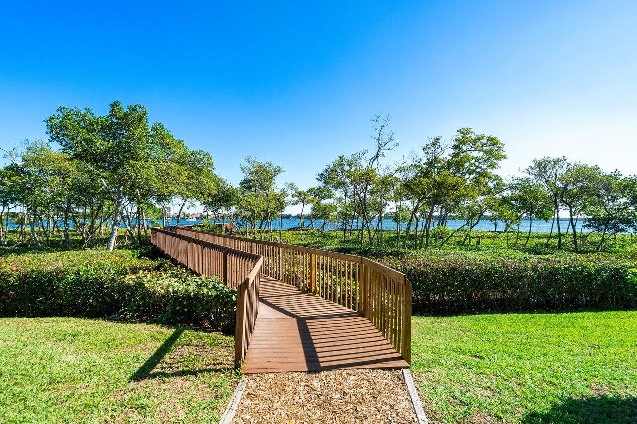 31 S Lakeshore Drive