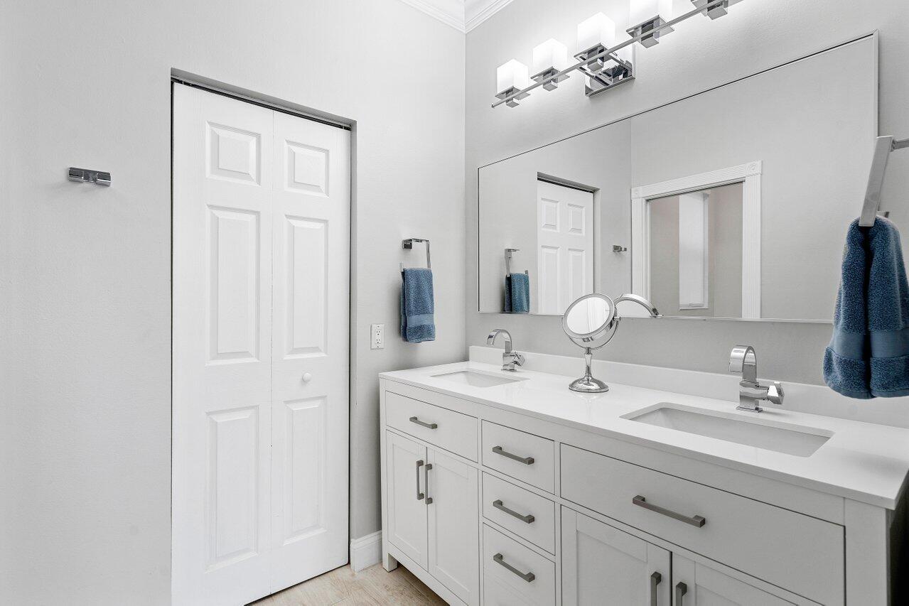 31 S Lakeshore Drive