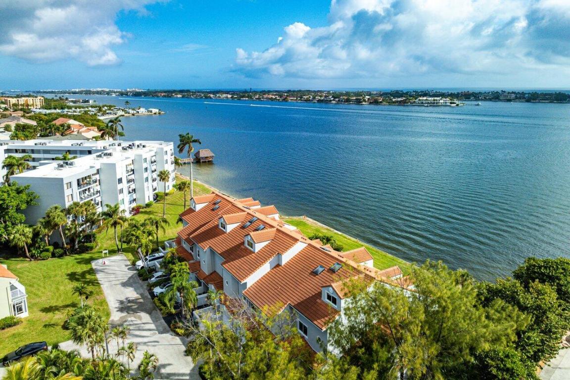 31 S Lakeshore Drive